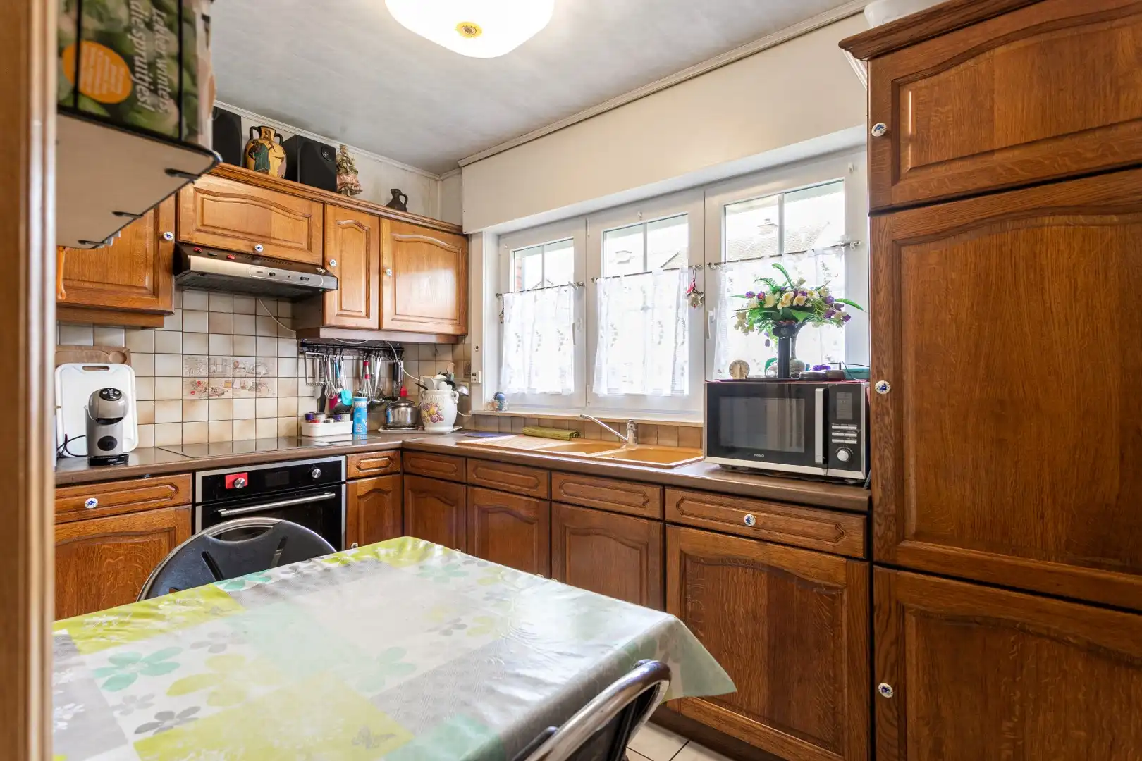 Solide woning te koop met 3 slpks, garage, veranda en tuin foto 6