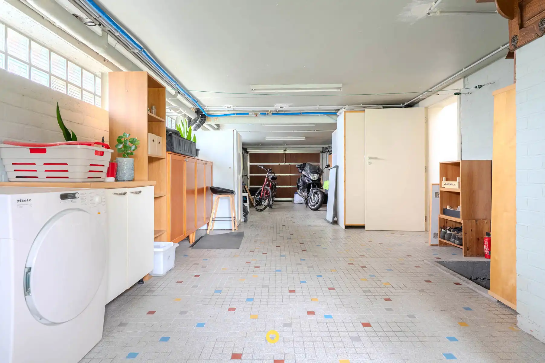 Gerenoveerde 70's villa met 5 slk en 2 bdk op 2000 m2 foto 23