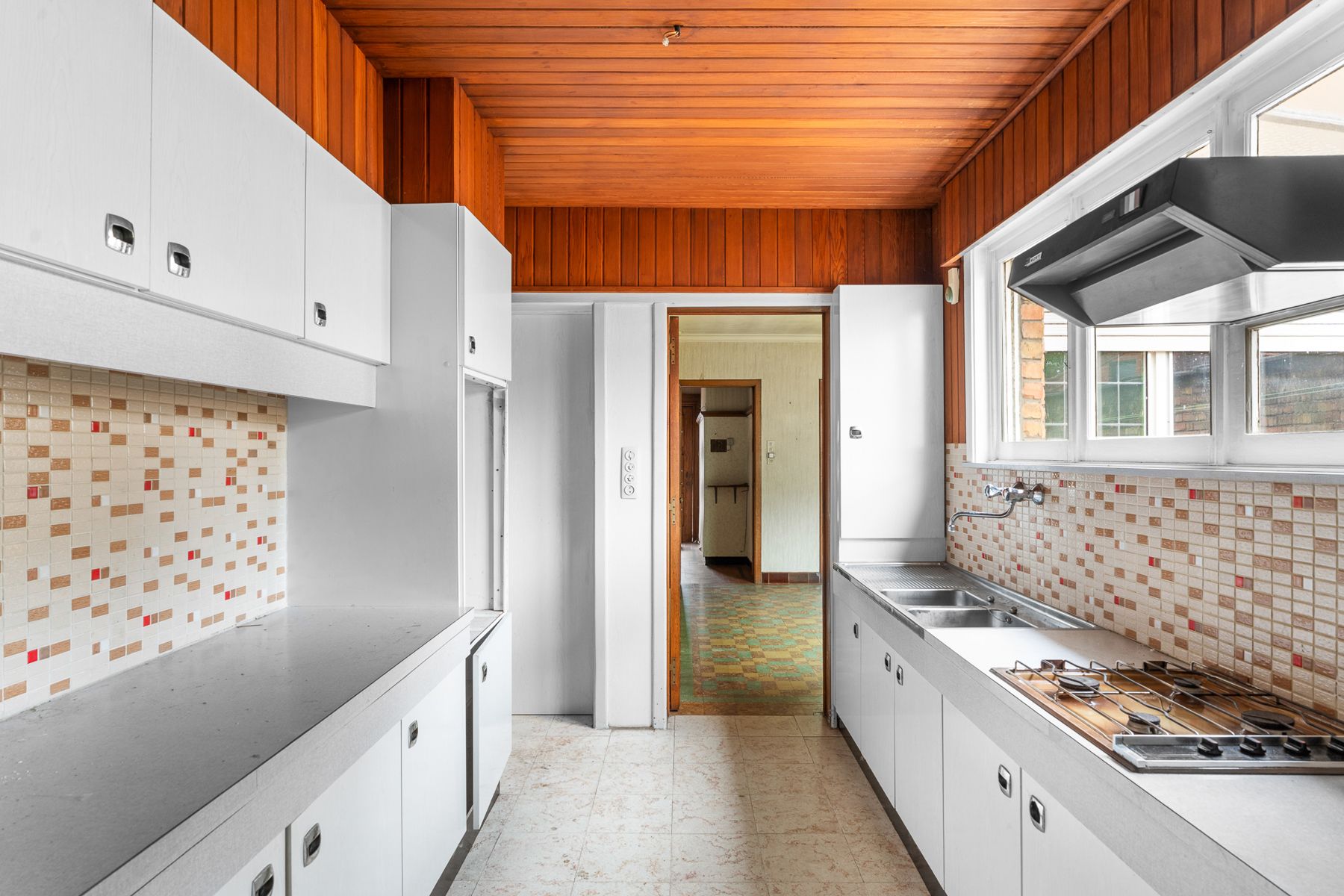 Te renoveren 3 slpk. woning met garage en uitweg foto 10