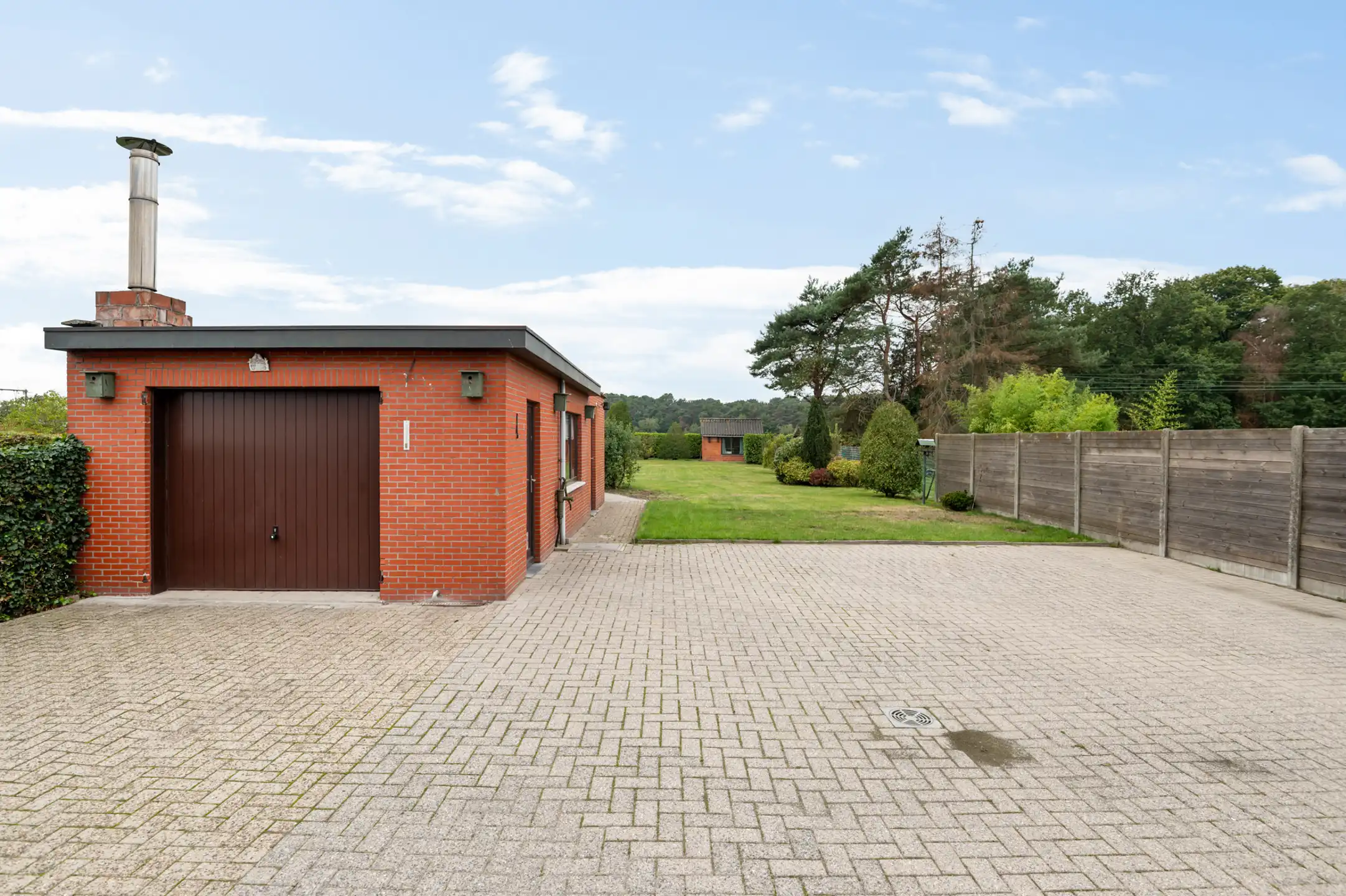 Charmante woning met grote tuin foto 5