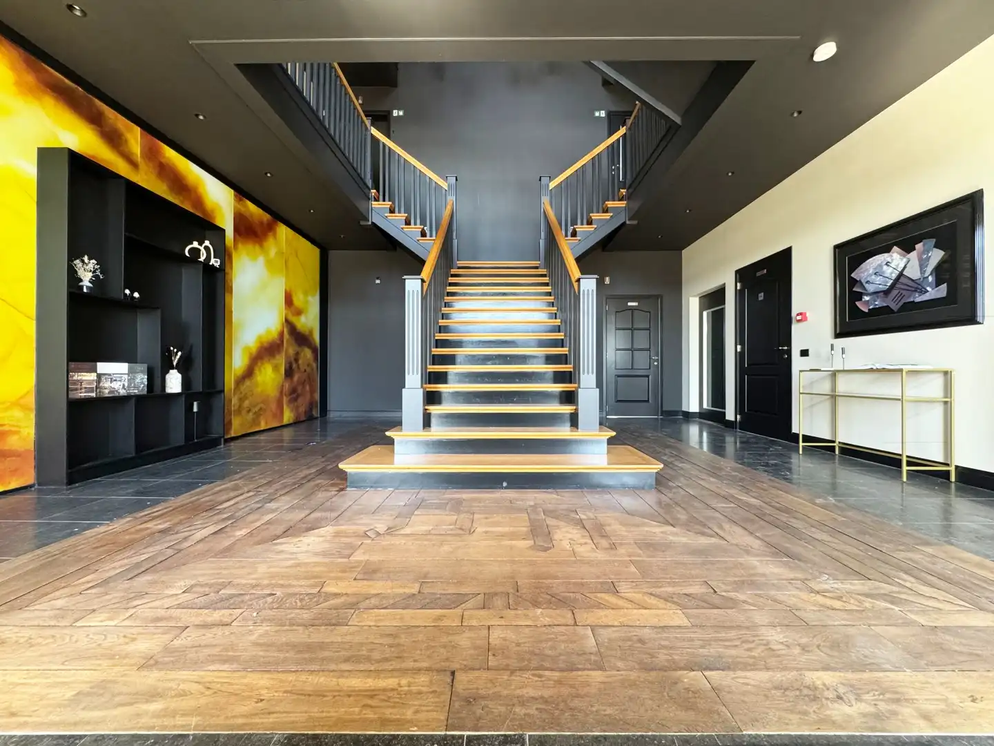 Unieke en ruime villa met 9 slaapkamers, lift, zonnepanelen en 10 parkeerplaatsen op riant perceel van 2.313 m² foto 5