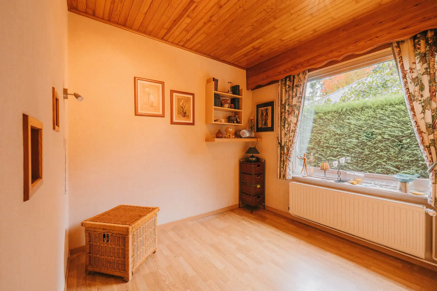 Rustig gelegen sfeervolle bungalow op een groen perceel foto 16