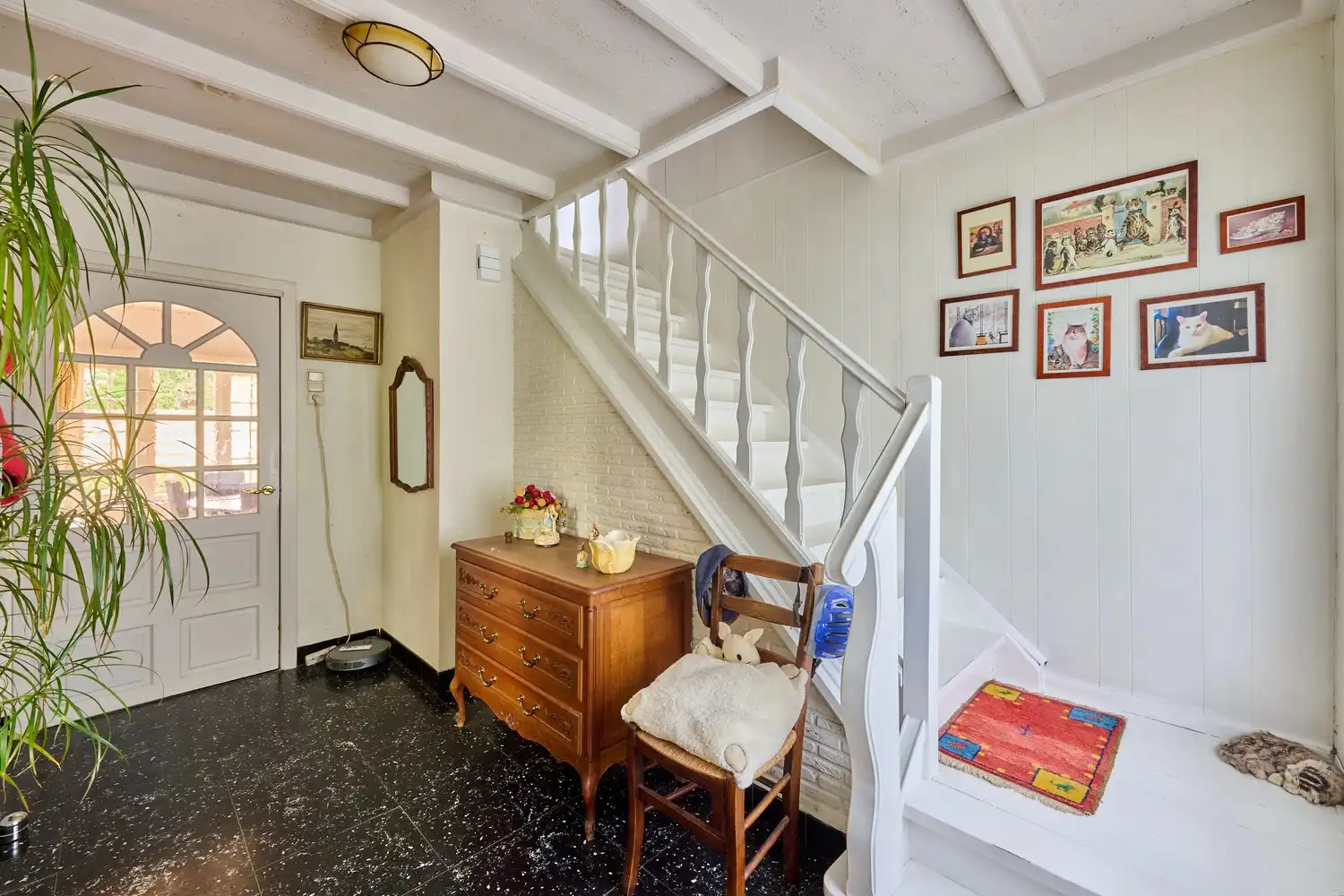 Vrijstaande karakteristieke woning met 4 slaapkamers gelegen op een fraai gelegen perceel foto 4