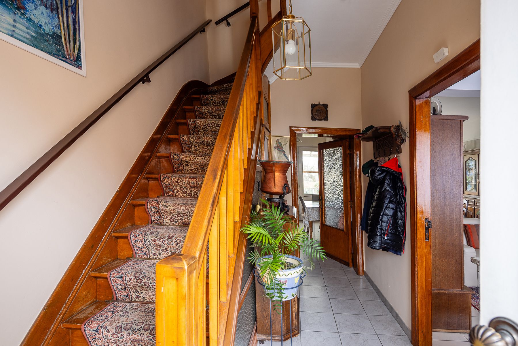 Gezinswoning met tuin, terras en garage foto 9