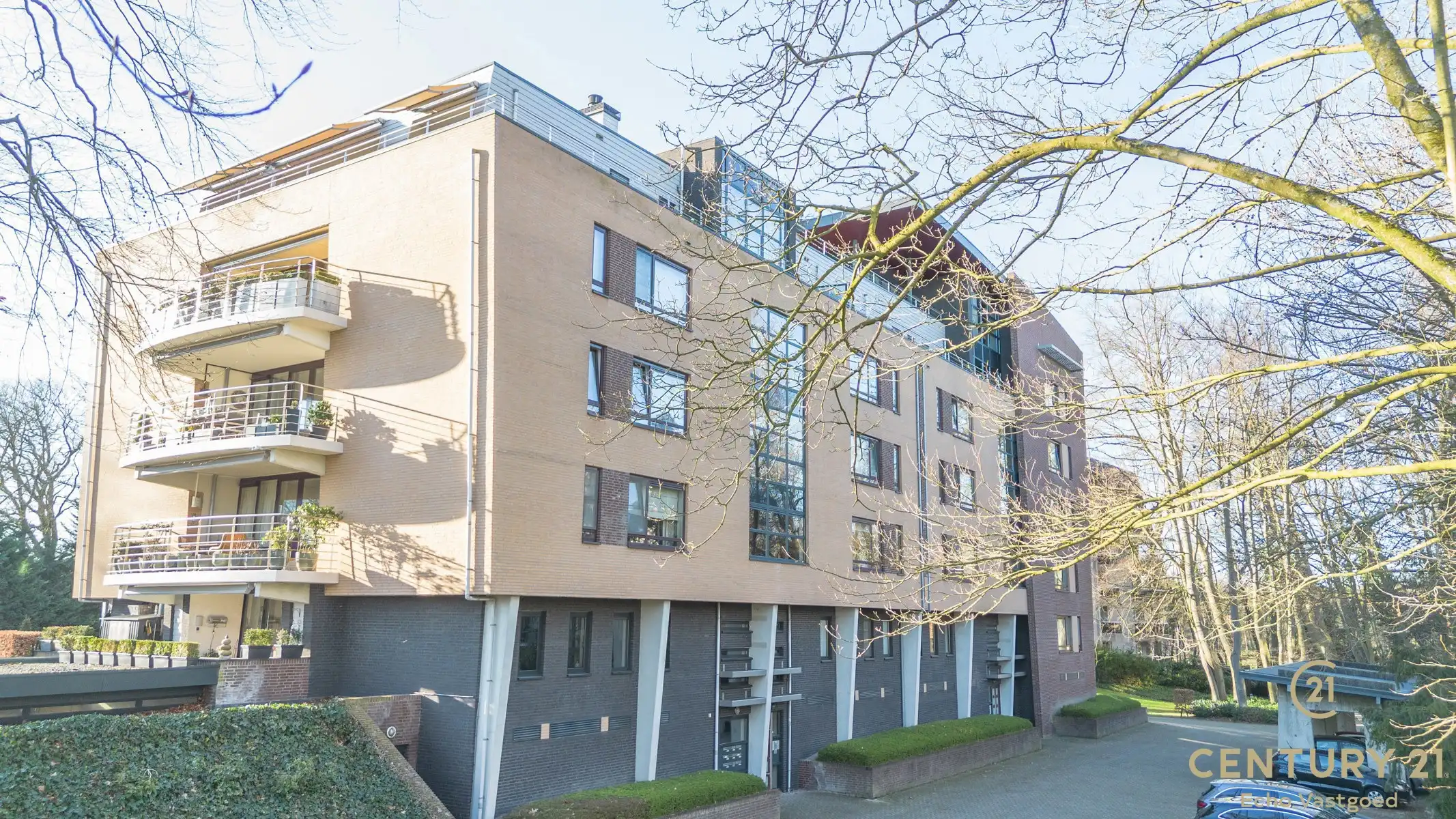 Ruim 2-slaap- 2badkamer appartement met terras en zwembad foto 26