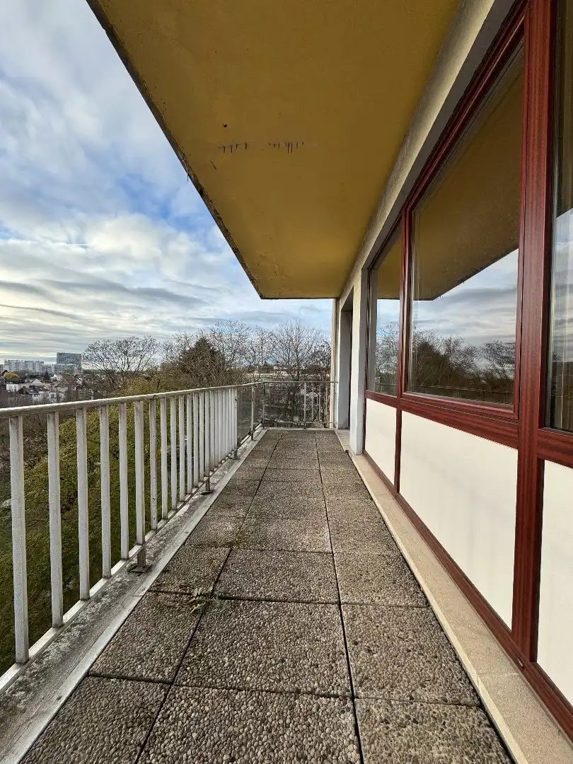 Een lichtrijk 2-SLPK.-appartement met kelder foto 9