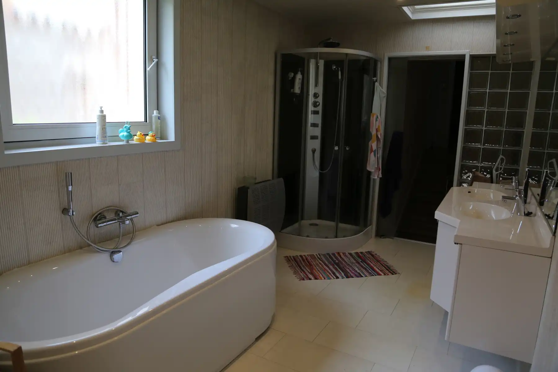 Zeer ruime woning met koer in toffe buurt! foto 6