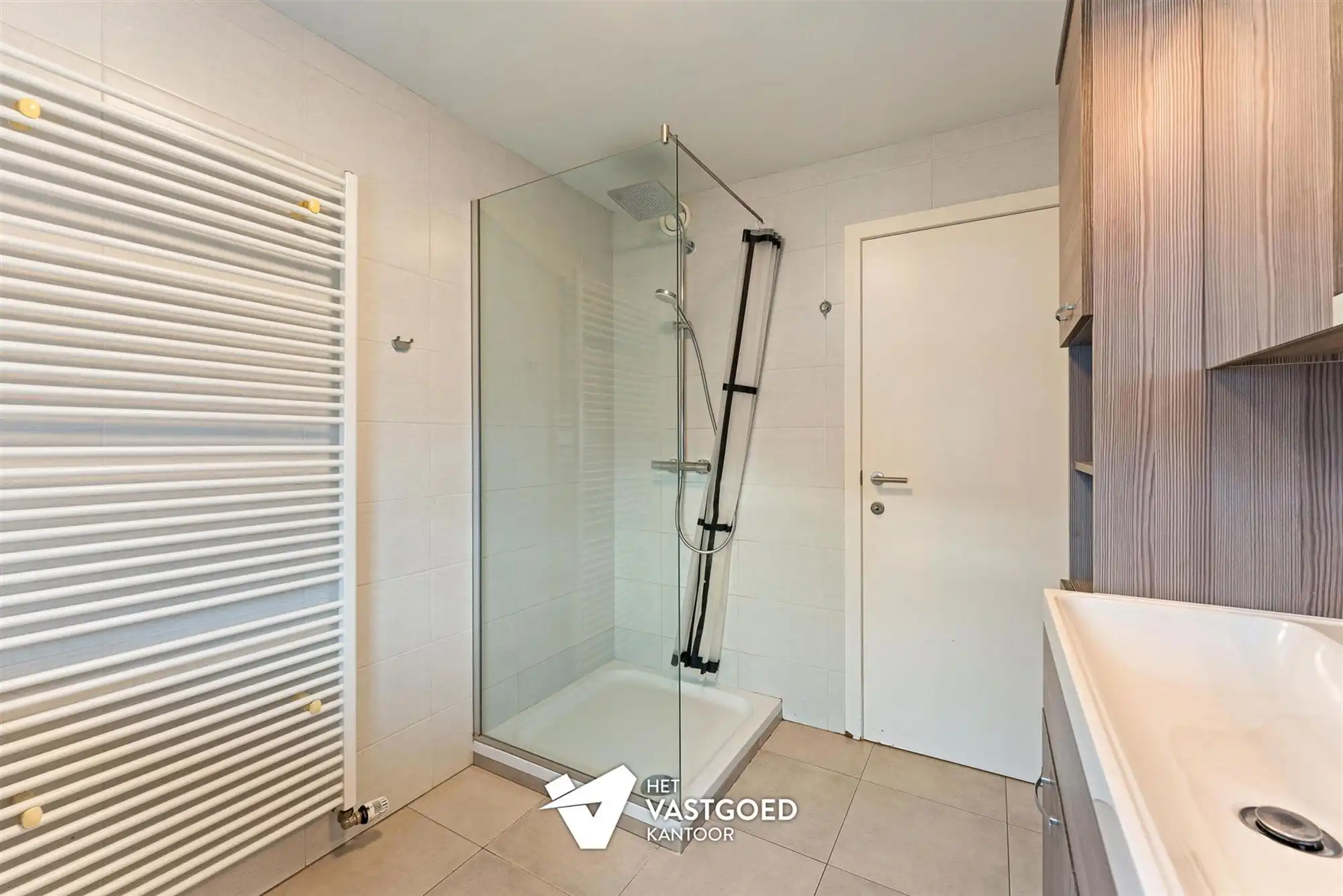 INSTAPKLARE WONING MET 4 SLAAPKAMERS RUSTIG GELEGEN TE LEOPOLDSBURG foto 16