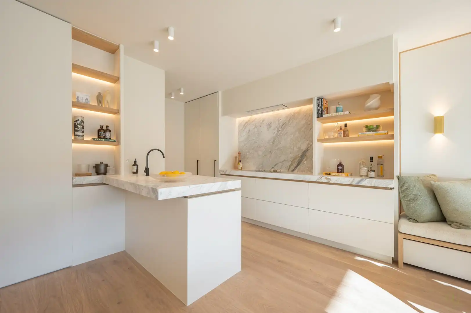 Luxueus gerenoveerd appartement vlakbij de winkels, het strand en de zee. foto 3