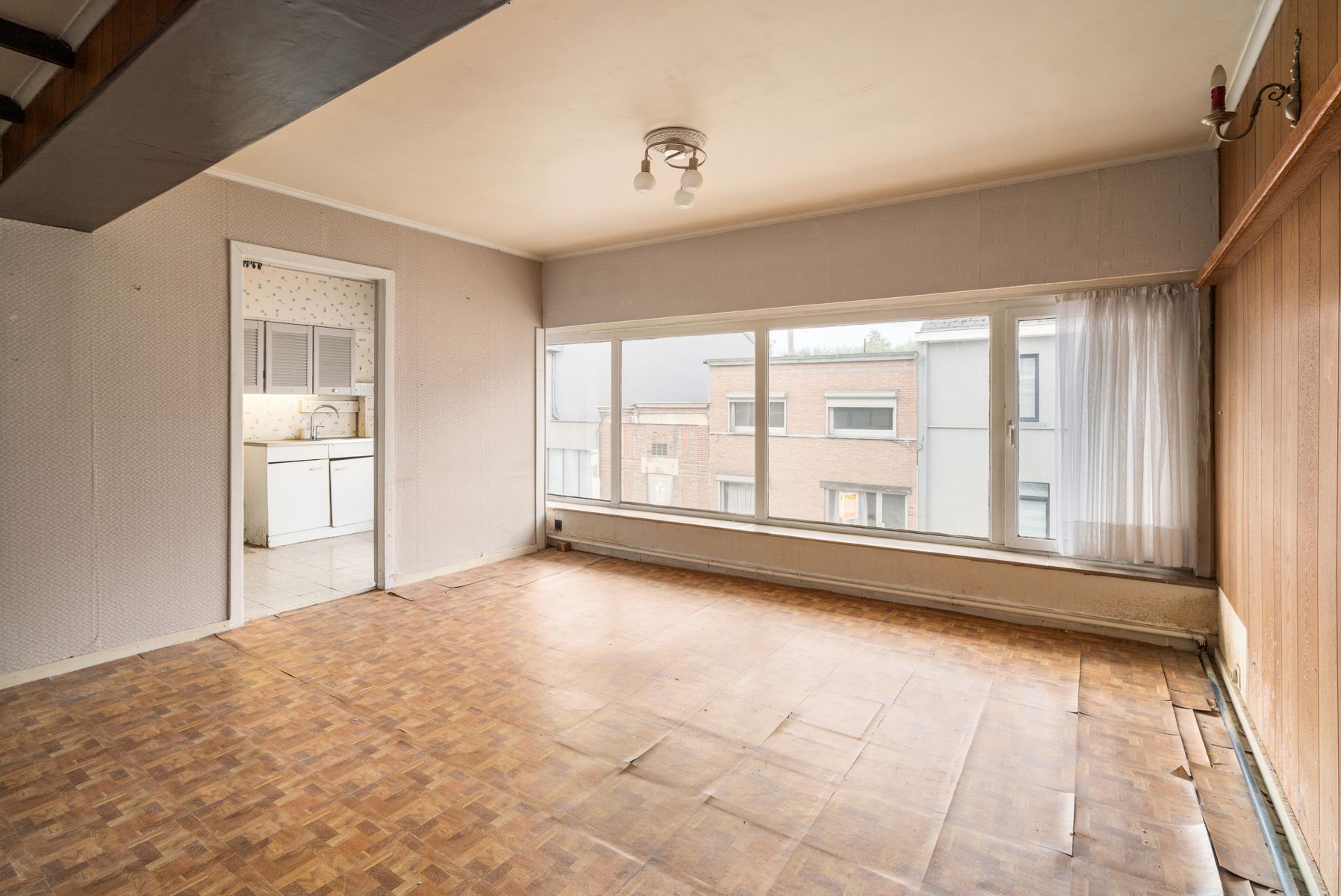 Te renoveren 2-slaapkamer appartement in het centrum van Erembodegem foto 3