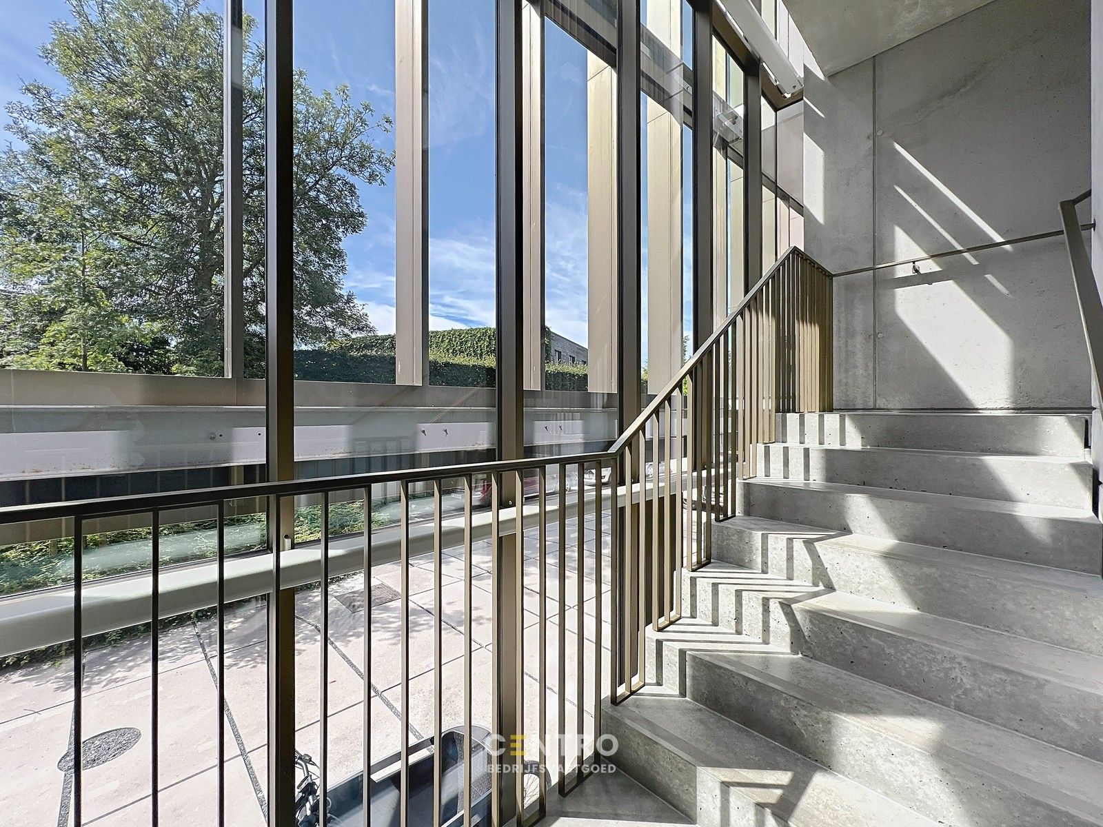 Instapklare kantoorruimte 175 m² TE HUUR in prestigieus D-One gebouw – Kortrijk. foto 7