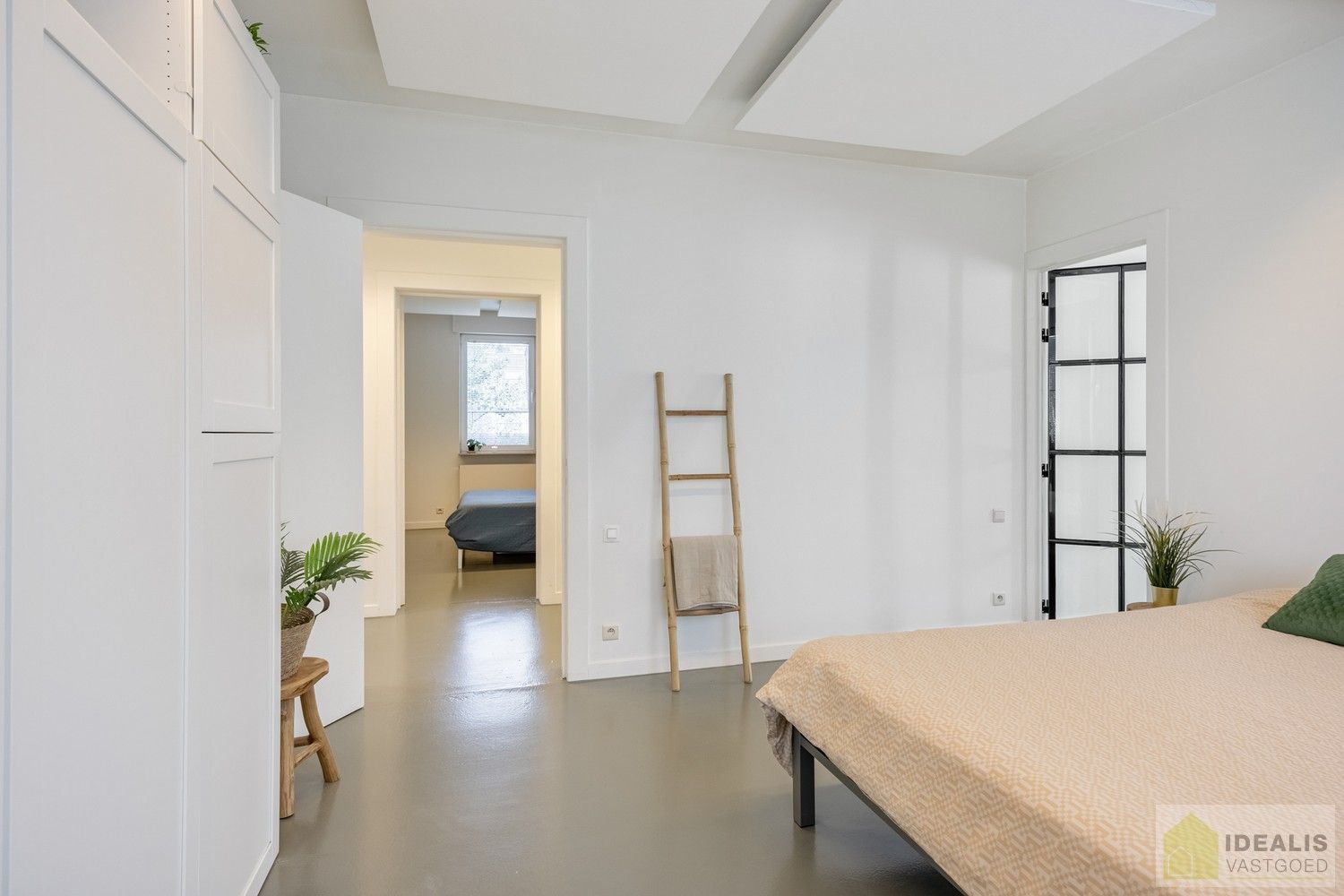 STATIGE, STRAKKE EN UITERST RUIME WONING/KANTOOR MET HOOGSTAANDE AFWERKING EN OOG VOOR DETAIL. VOORZIEN VAN 3 SLAAPKAMERS, RIANTE LEEFRUIMTES ÉN UNIEKE LANDSCAPE KANTOORRUIMTES OP RESIDENTIËLE DOCH GUNSTIGE LOCATIE! foto 17