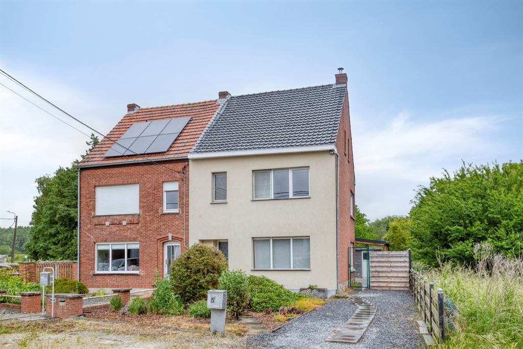 Knappe starterswoning op een gunstige locatie!   foto 2