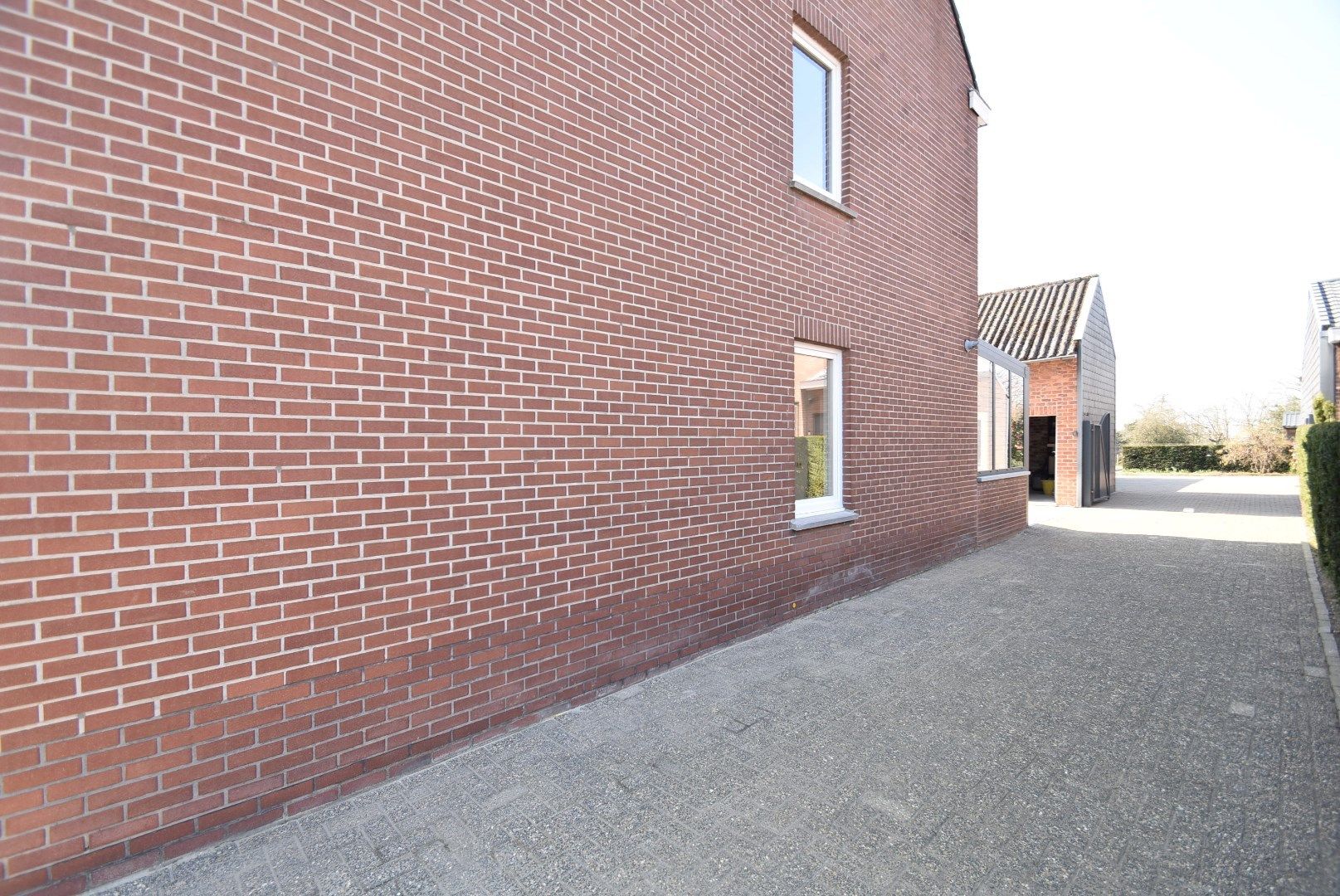 * * WACHTLIJST VOLZET * * Zeer grondig en geslaagd gerenoveerde woning met terras en dubbele autostandplaats foto 27