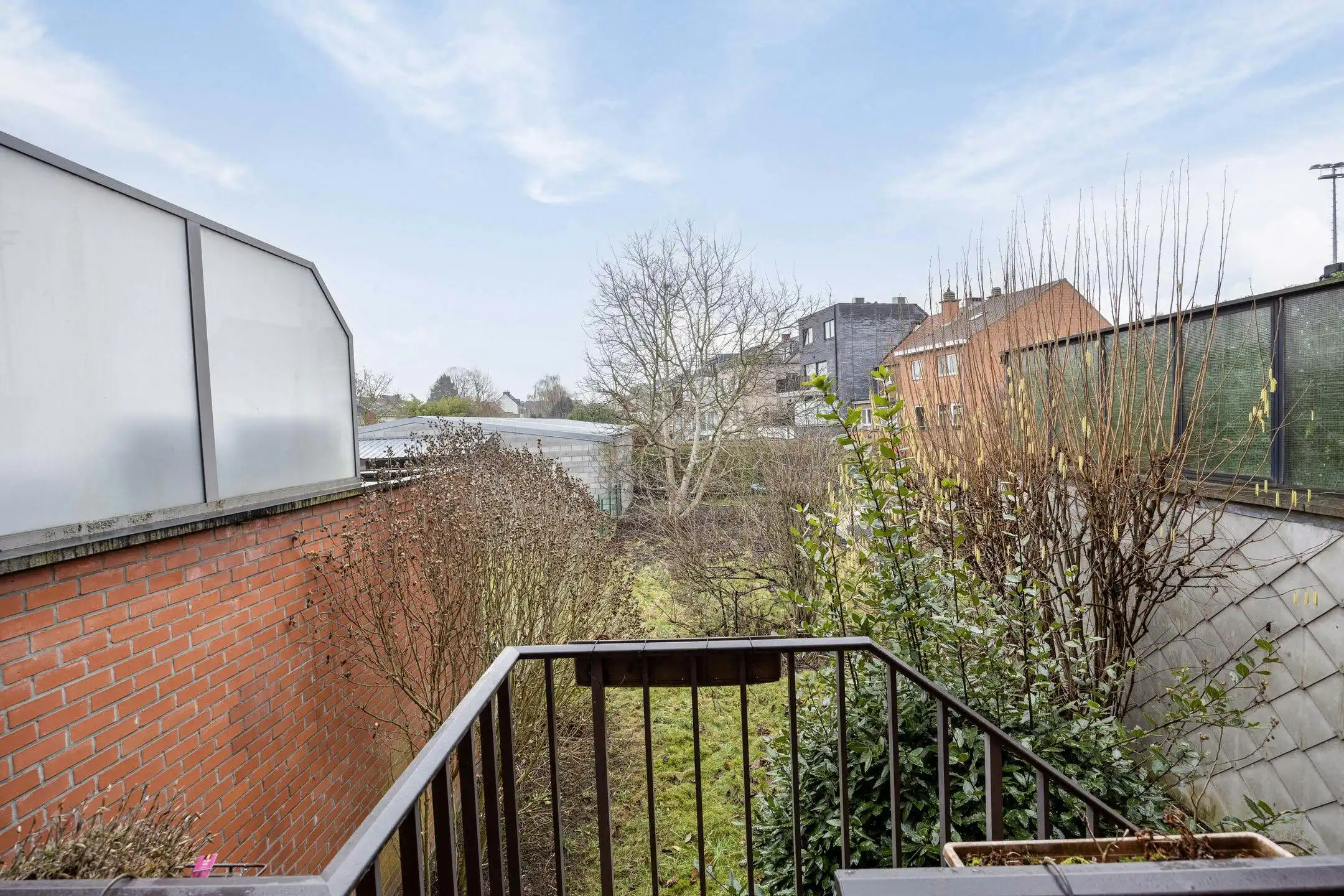 Op te frissen gezinswoning met inpandige garage en tuin op toplocatie in Strombeek! foto 22