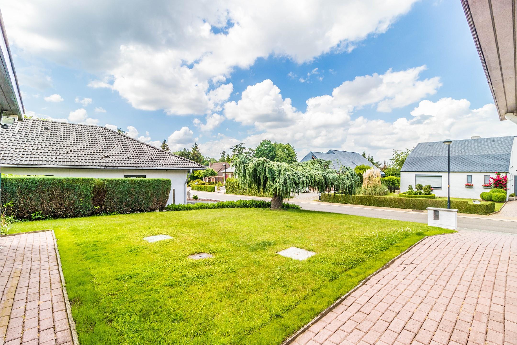 Mooie bungalow met 3 slaapkamers foto 2