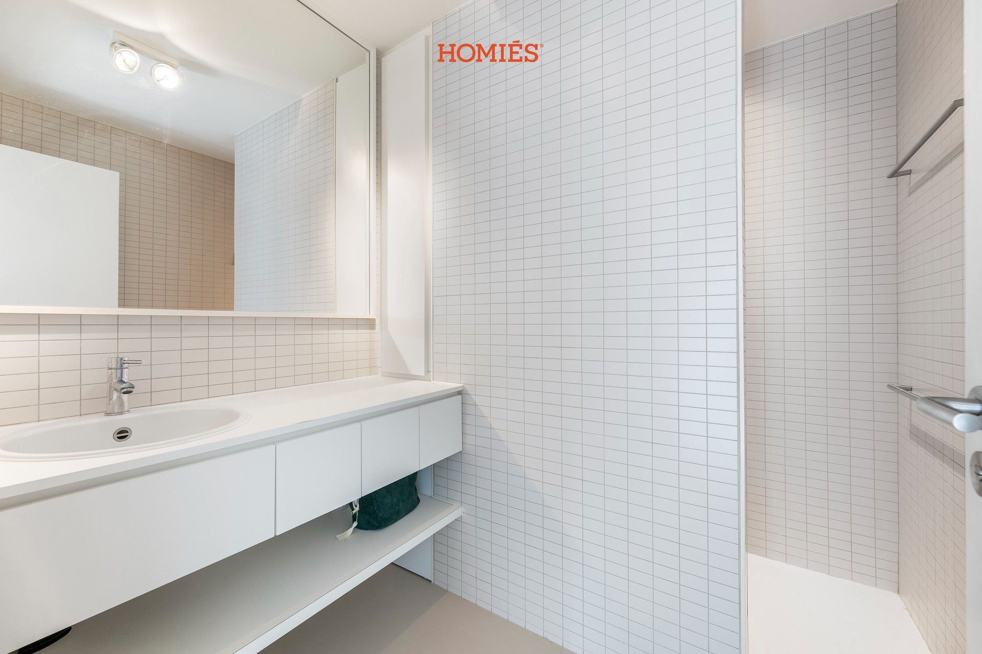 Ruim appartement met 3 slpk, riant terras en autostaanplaats foto 9