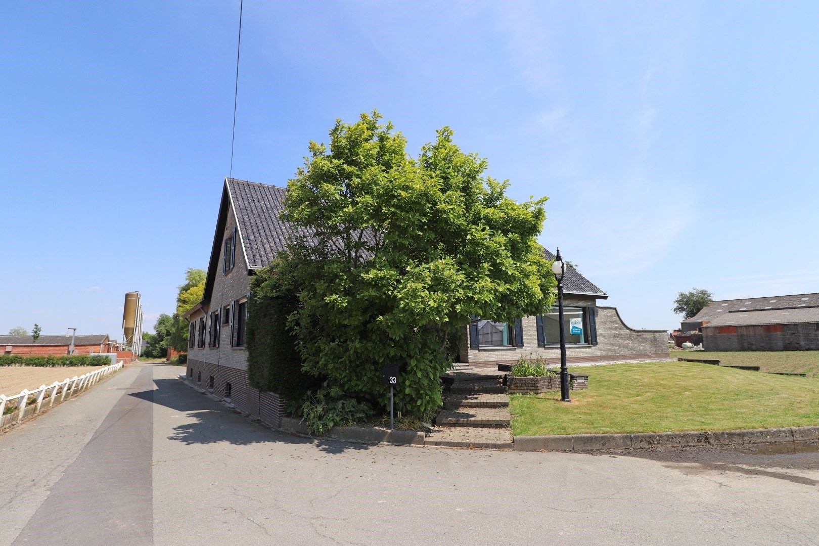 Zeer ruime woning op een landelijke locatie foto 2