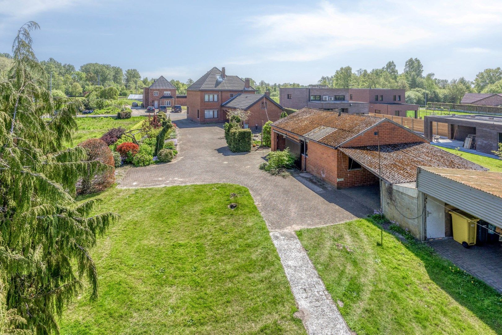 Ruime op te frisse woning op een perceel van 2.210 m² ! foto 24