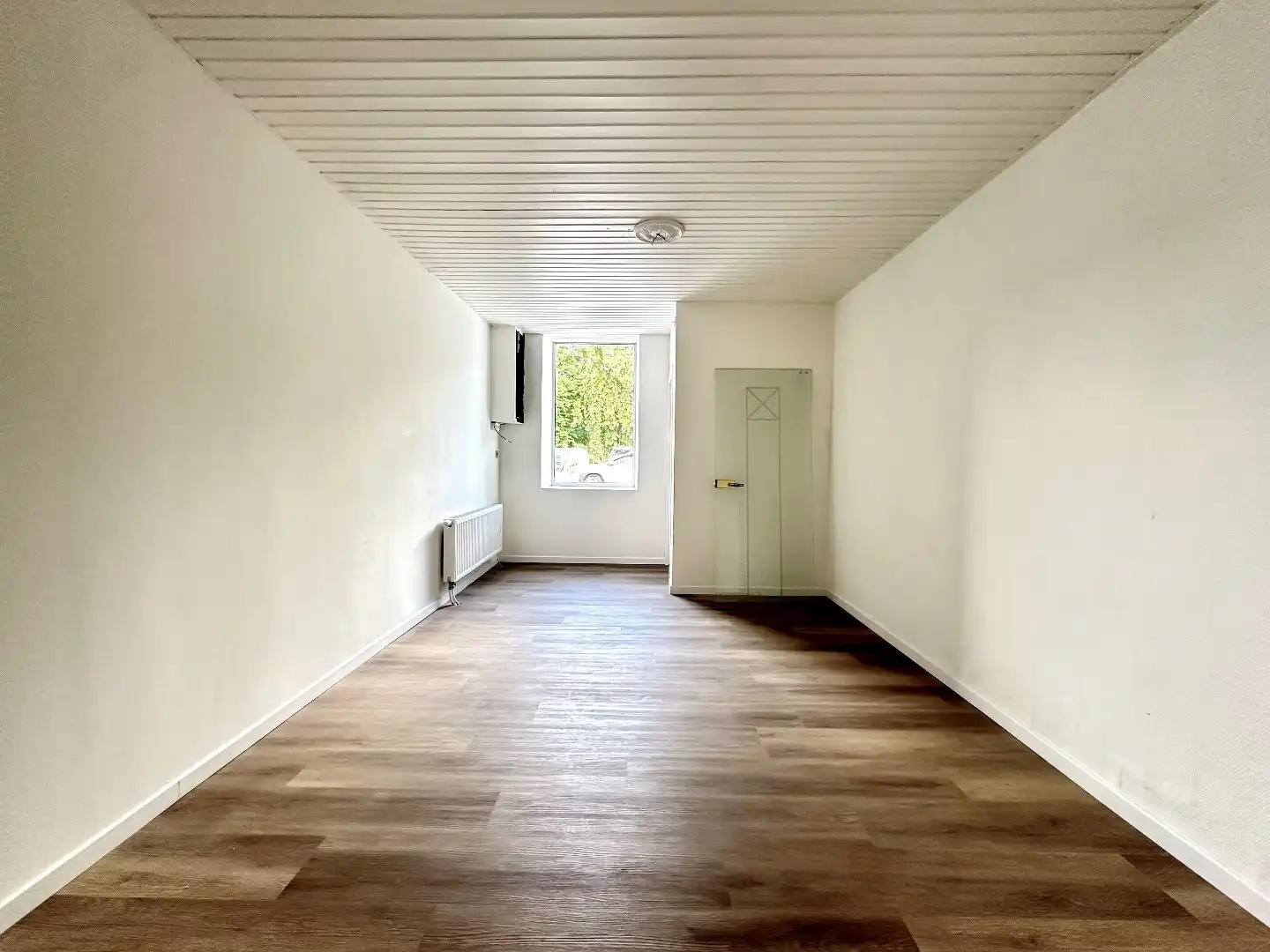 Volledig gerenoveerde woning met 2 slaapkamers en zonnige koer op gunstige ligging in Tongeren foto 4