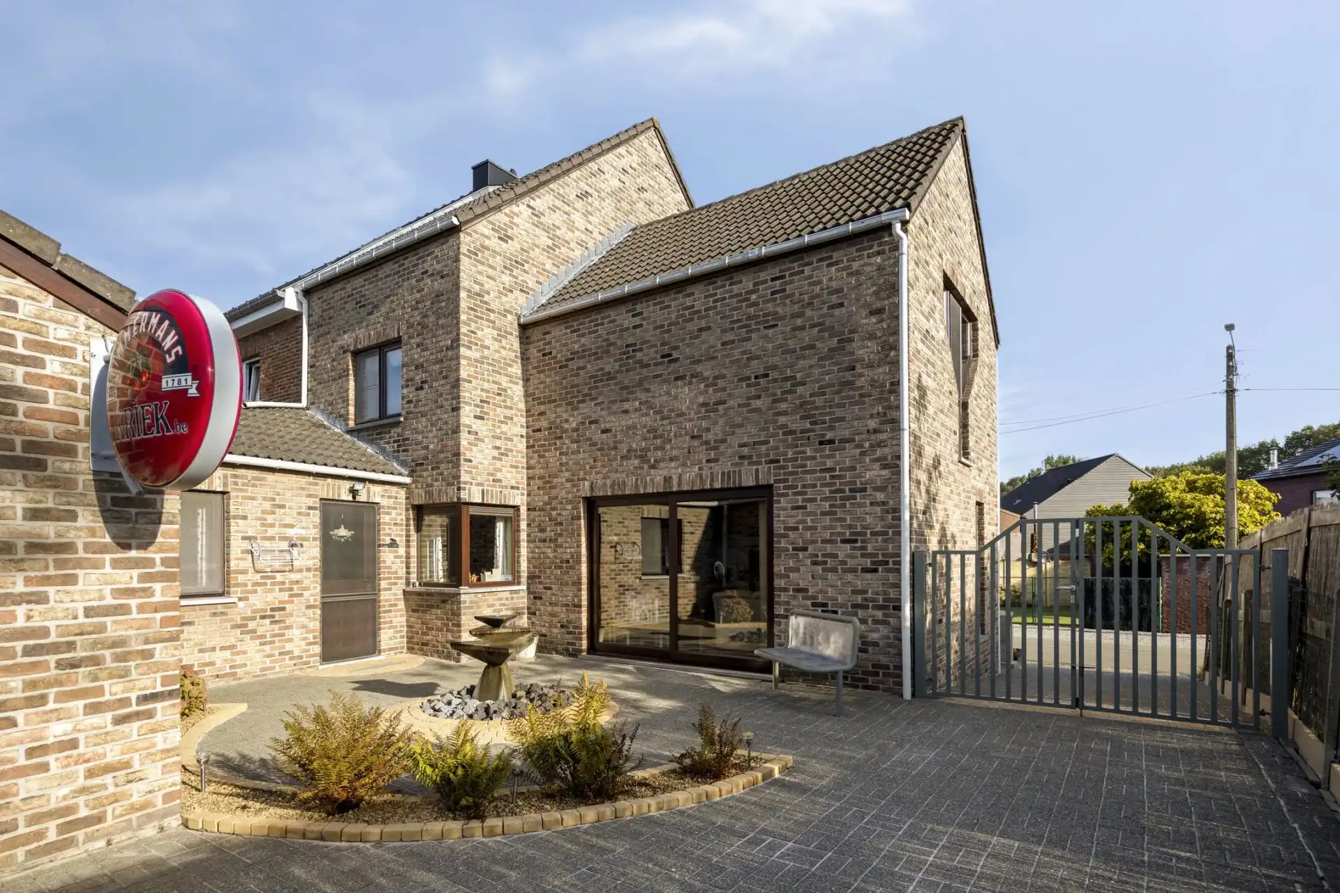 LICHTRIJKE HALFOPEN WONING MET 3 SLPK'S, GARAGE EN ZUIDGERICHTE TUIN IN EIGENBILZEN (BILZEN) foto 24