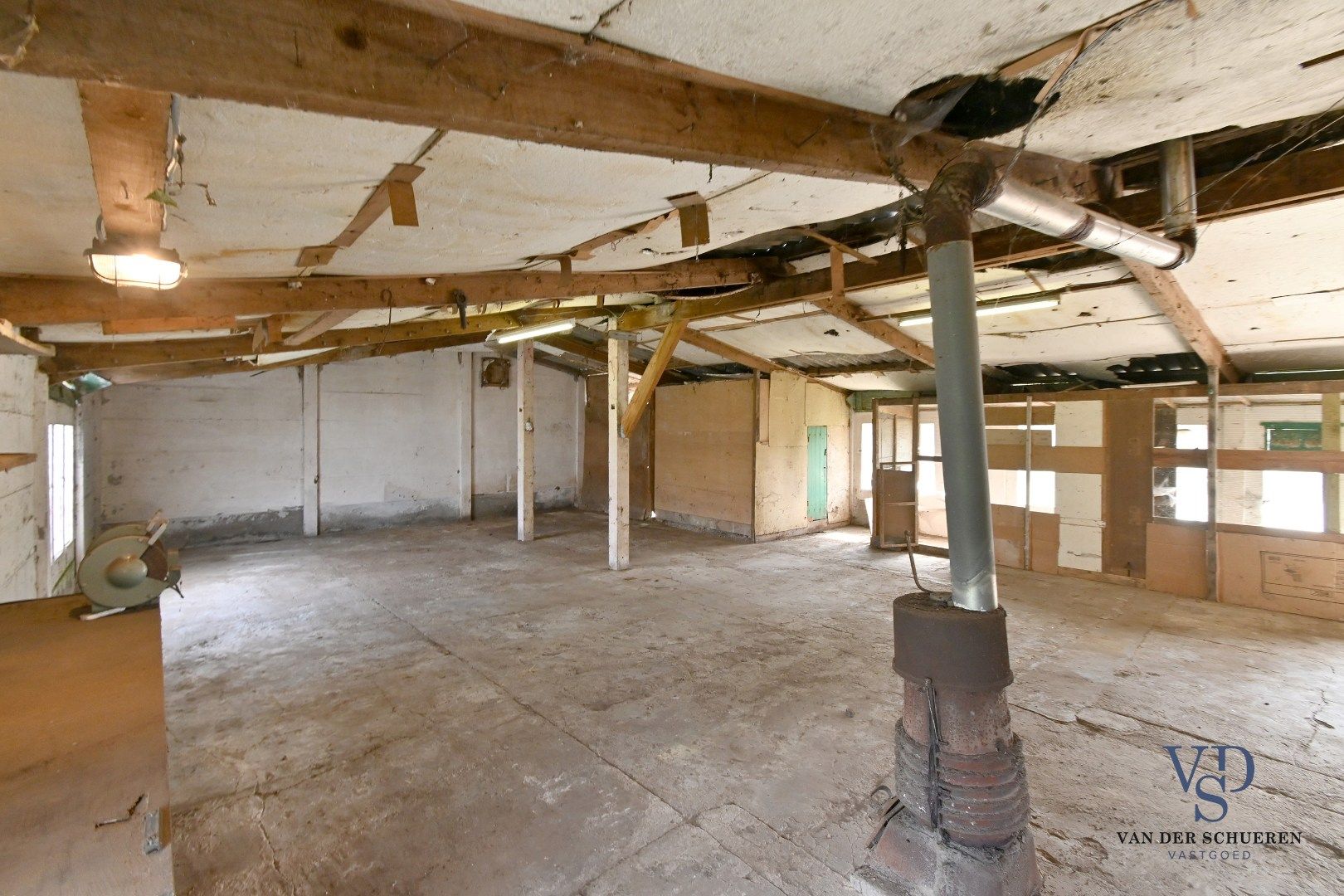 Te renoveren bungalow op een perceel van ca. 2.840 m² foto 28
