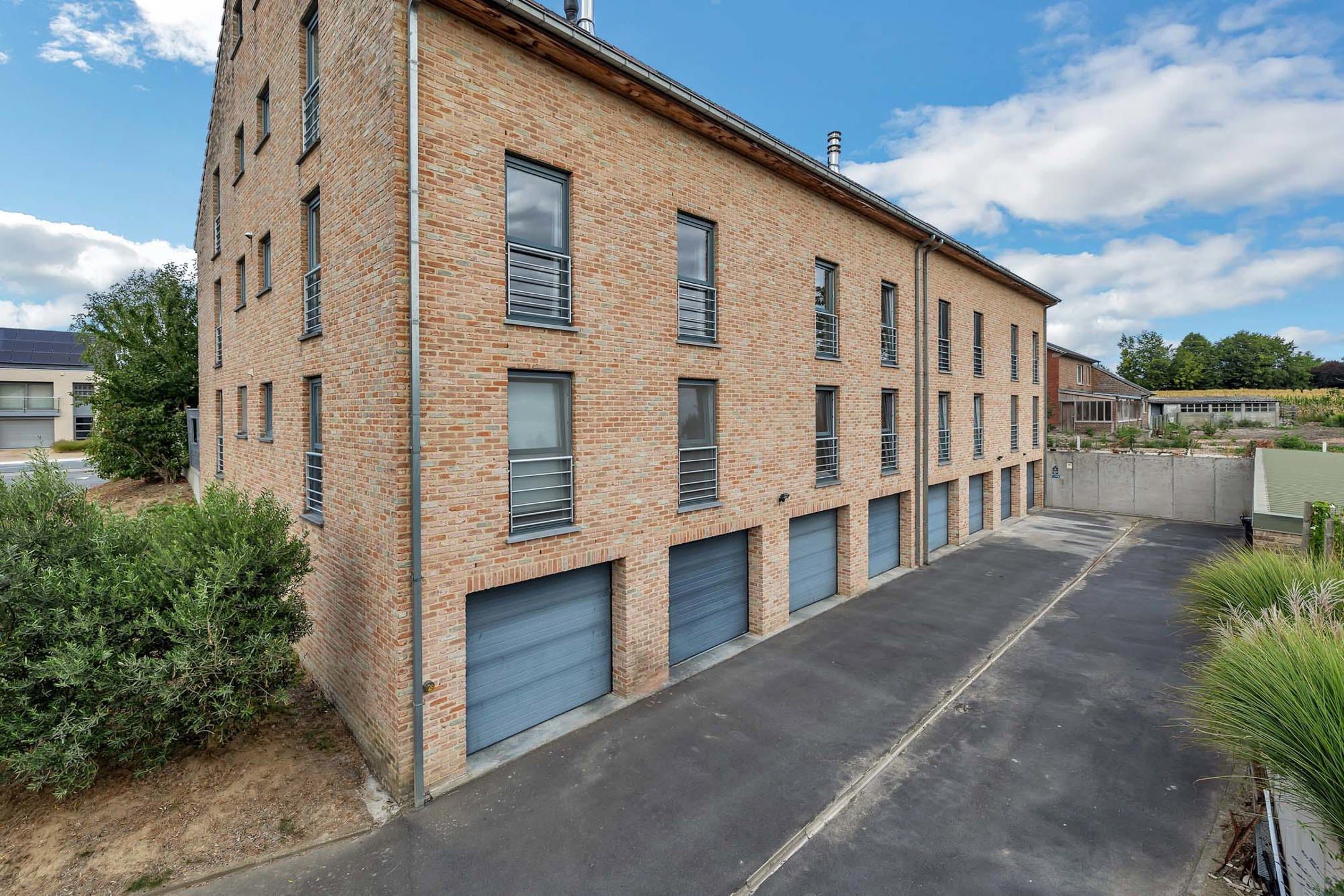 Instapklaar appartement met garage en ruime kelderberging foto 18
