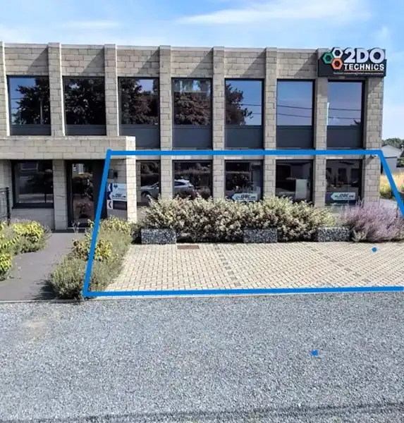 HANDELSPAND - BUREEL TE HUUR MET 3 STAANPLAATSEN foto {{pictureIndex}}