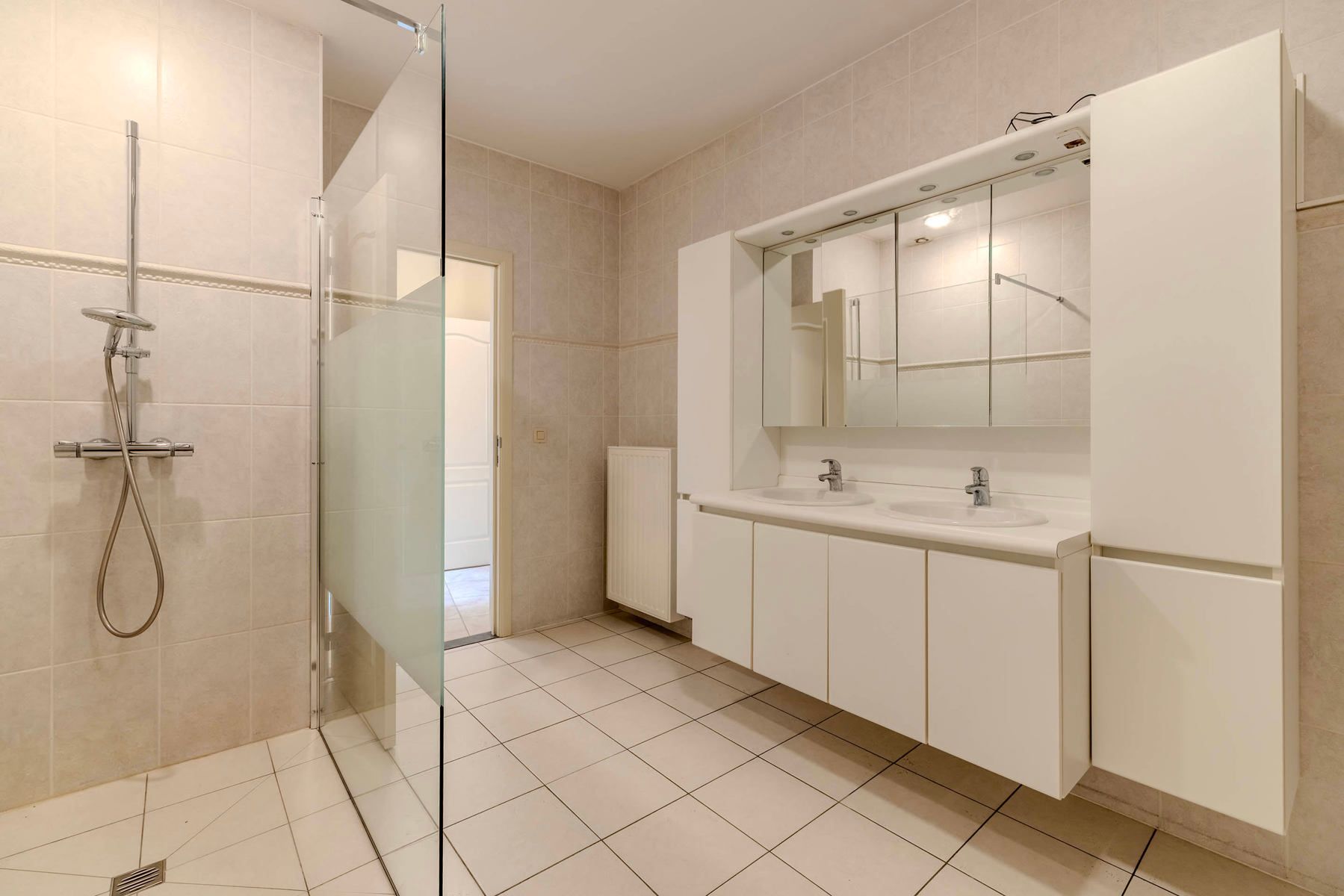 GLV app (132m²) met 2slpk, terras, garagebox en kelder foto 13