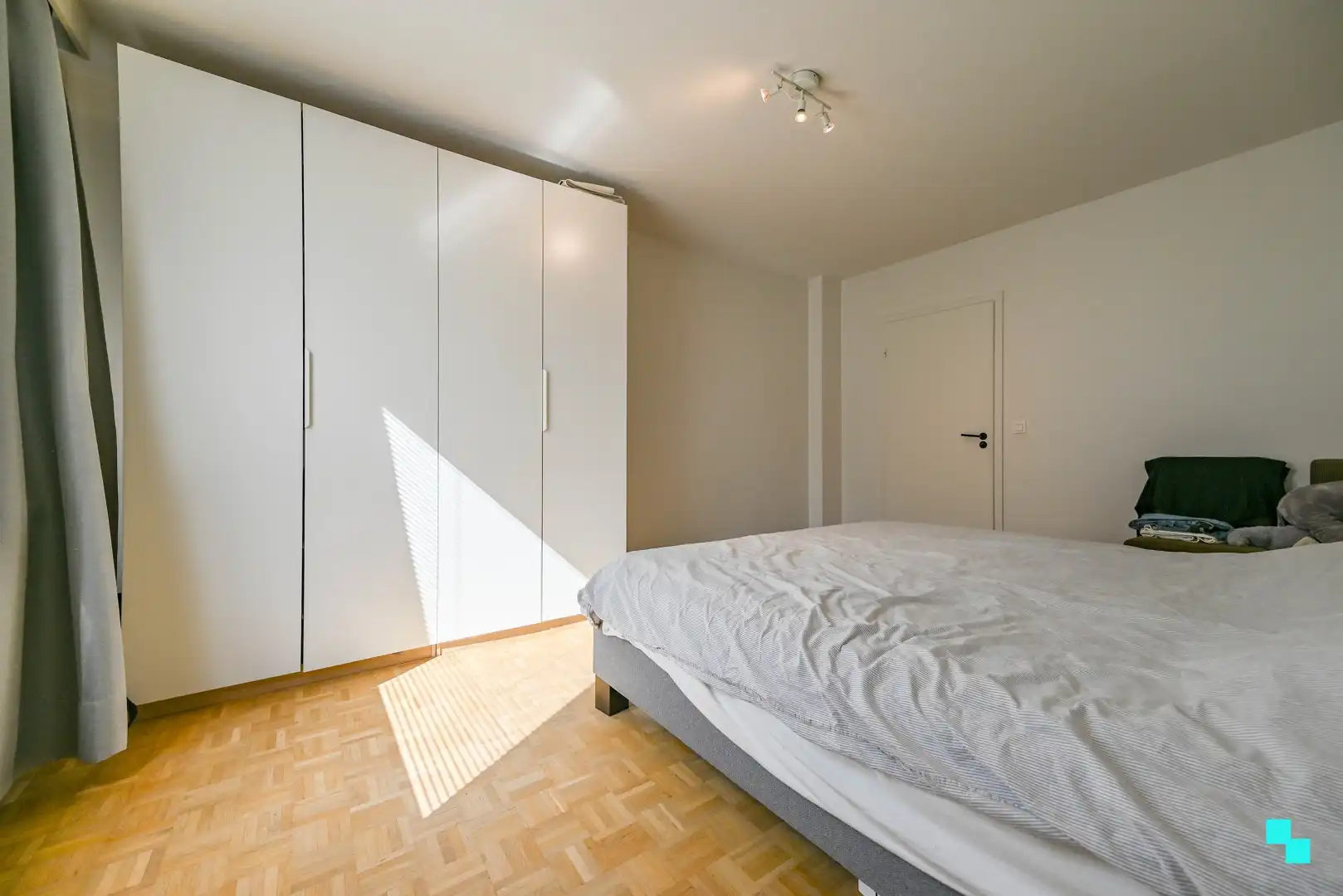 Ruim appartement met ondergrondse autostaanplaats foto 14