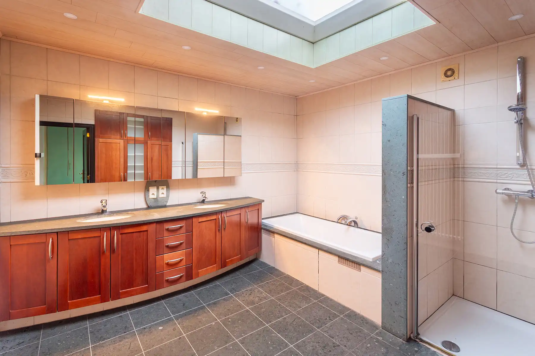 Edegem - Villa met 4 slpkamers + garage + ruim magazijn 500² foto 14