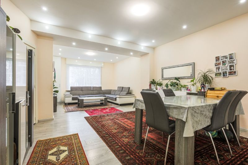 Halfopen woning met 4 slaapkamers en tuin (energielabel D), zij-uitweg voor fietsen... foto 2