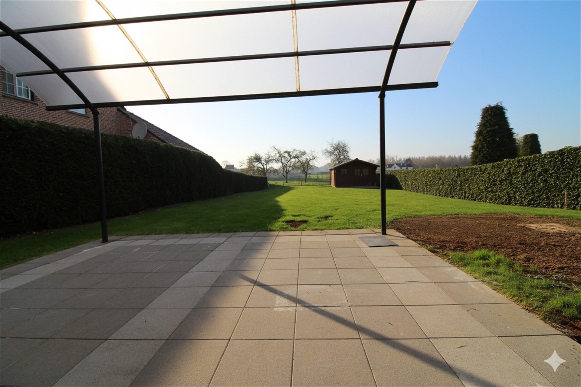 Rustig gelegen villa met ruime tuin foto 4