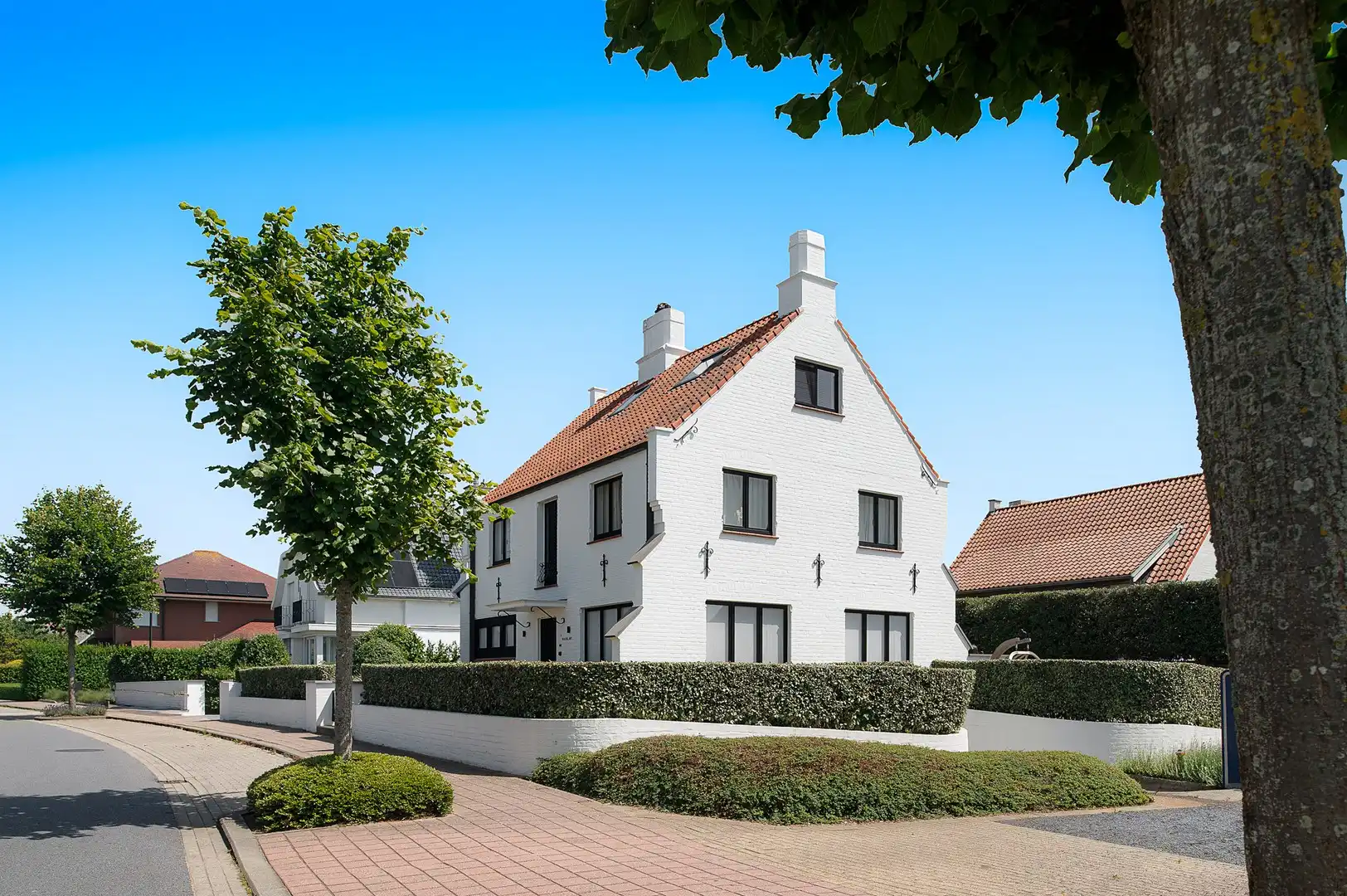 Prachtige villa op toplocatie nabij het Zegemeer in Knokke. foto {{pictureIndex}}