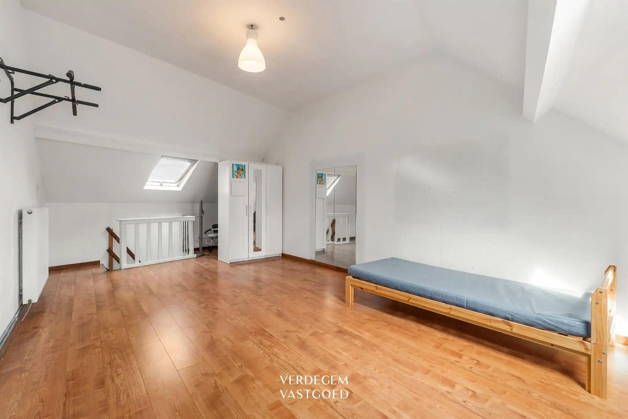 Instapklare woning met grote leefruimte en vier slaapkamers foto 14