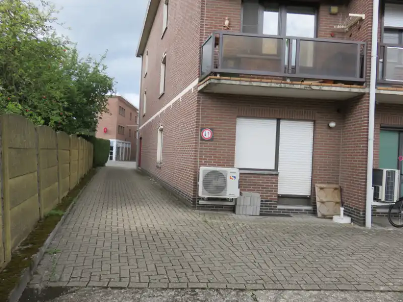 Mooi handelsgelijkvloers in centrum Hove foto 17