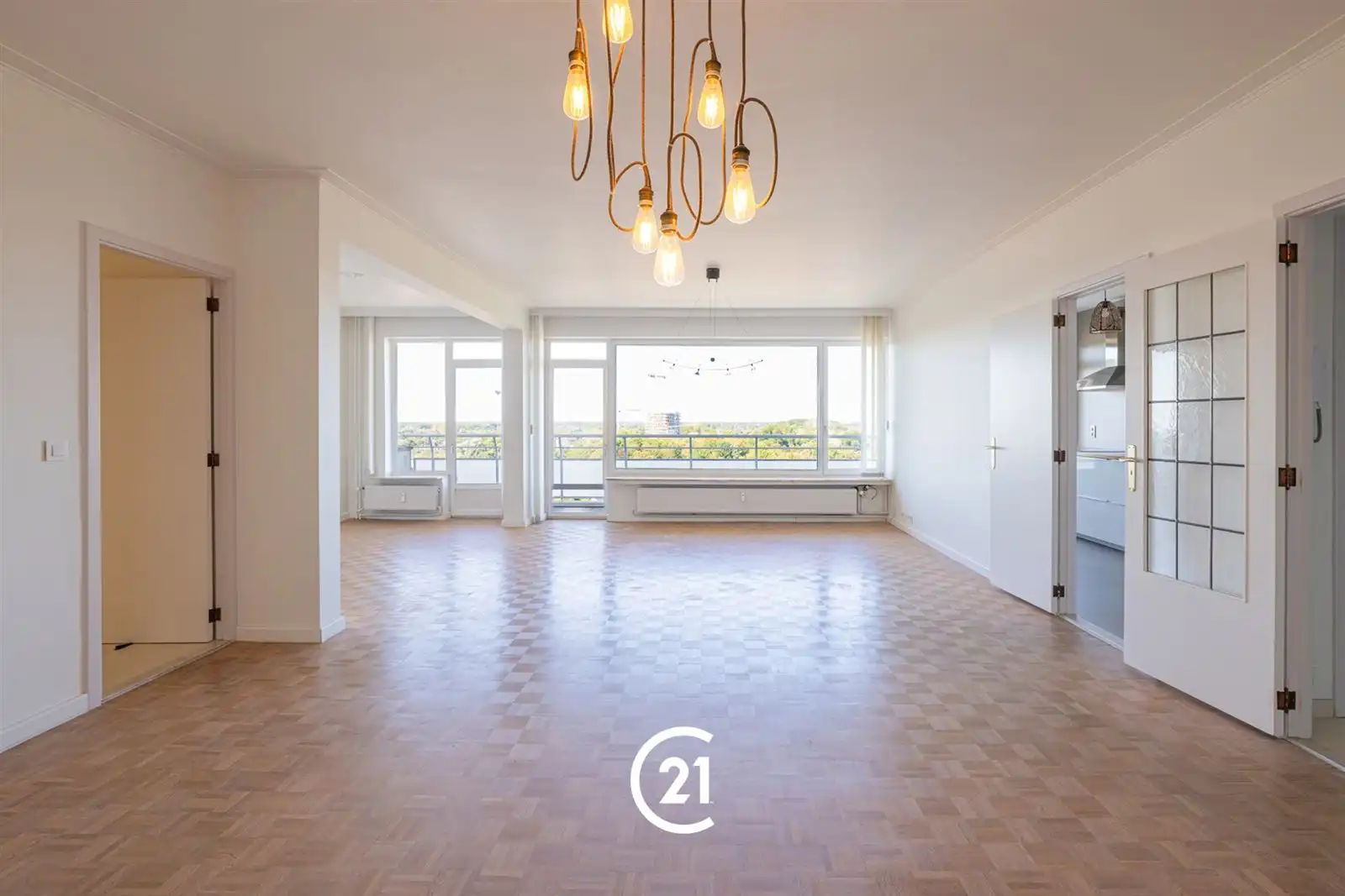 Luxueus afgewerkt appartement met 3 slaapkamers en terras. foto 2