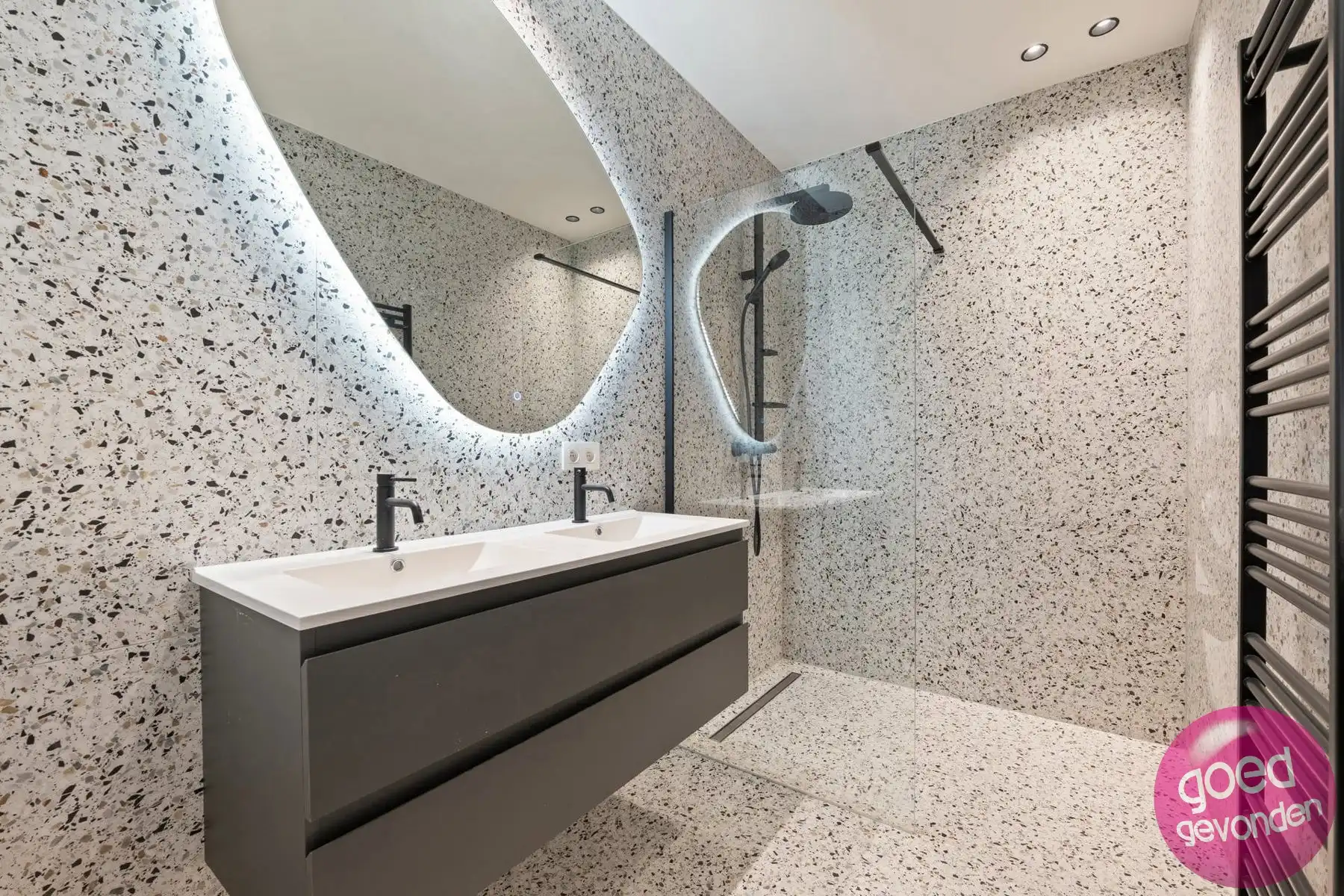 NIEUW APP - 1of2 SLK - TERRAS - KELDER - CENTRUM - GEEN BTW foto 12