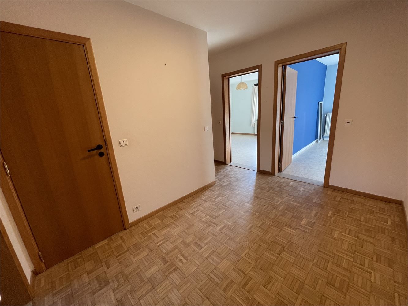 Sint-Andries,ruim zonnig vernieuwd energiezuinig appartement van 128 m2 , living van 47m2, 2 slaapkamers en open bureau foto 12