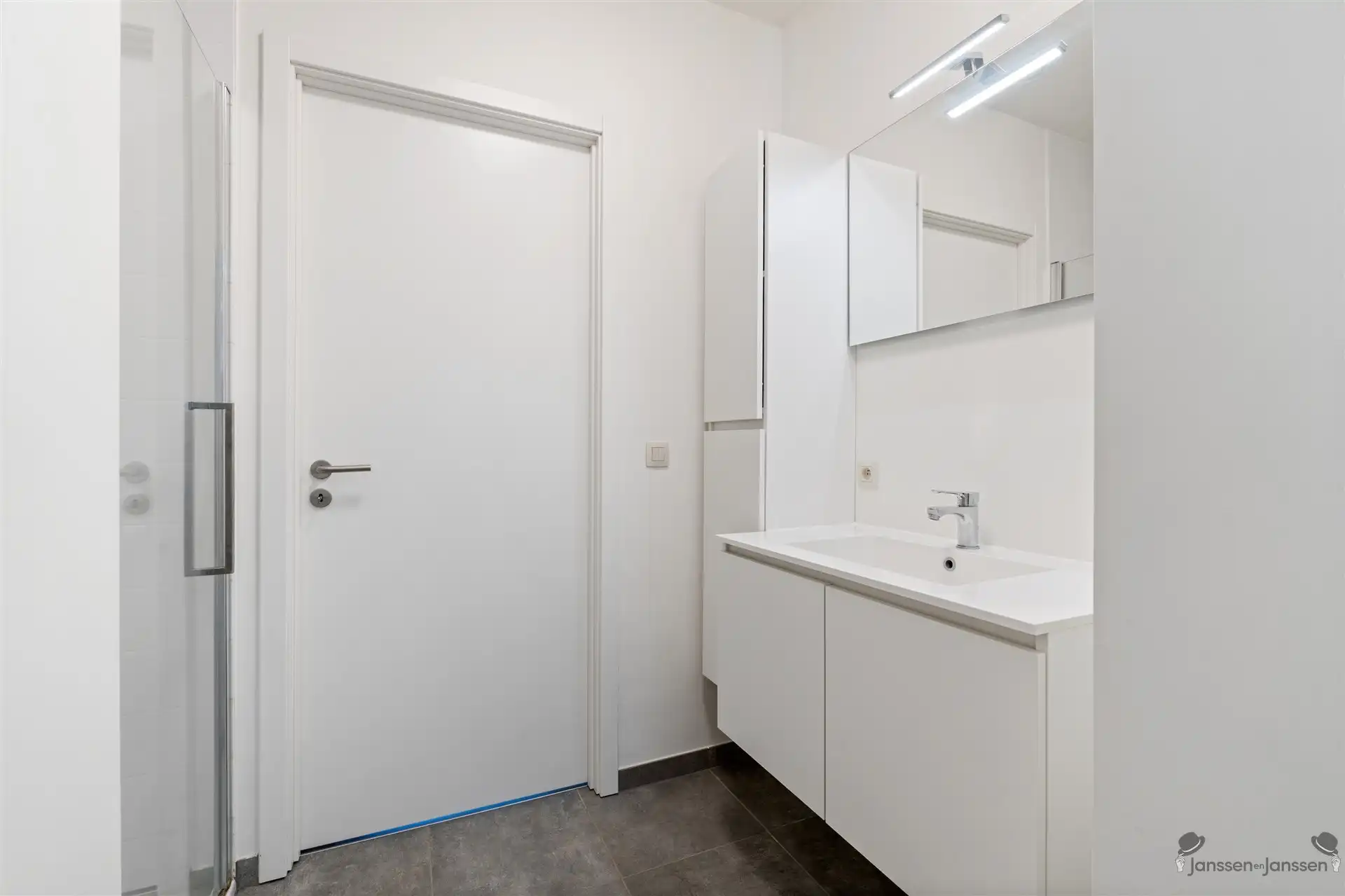 Volledig afgewerkt BEN appartement (2de verd.) met garage foto 16