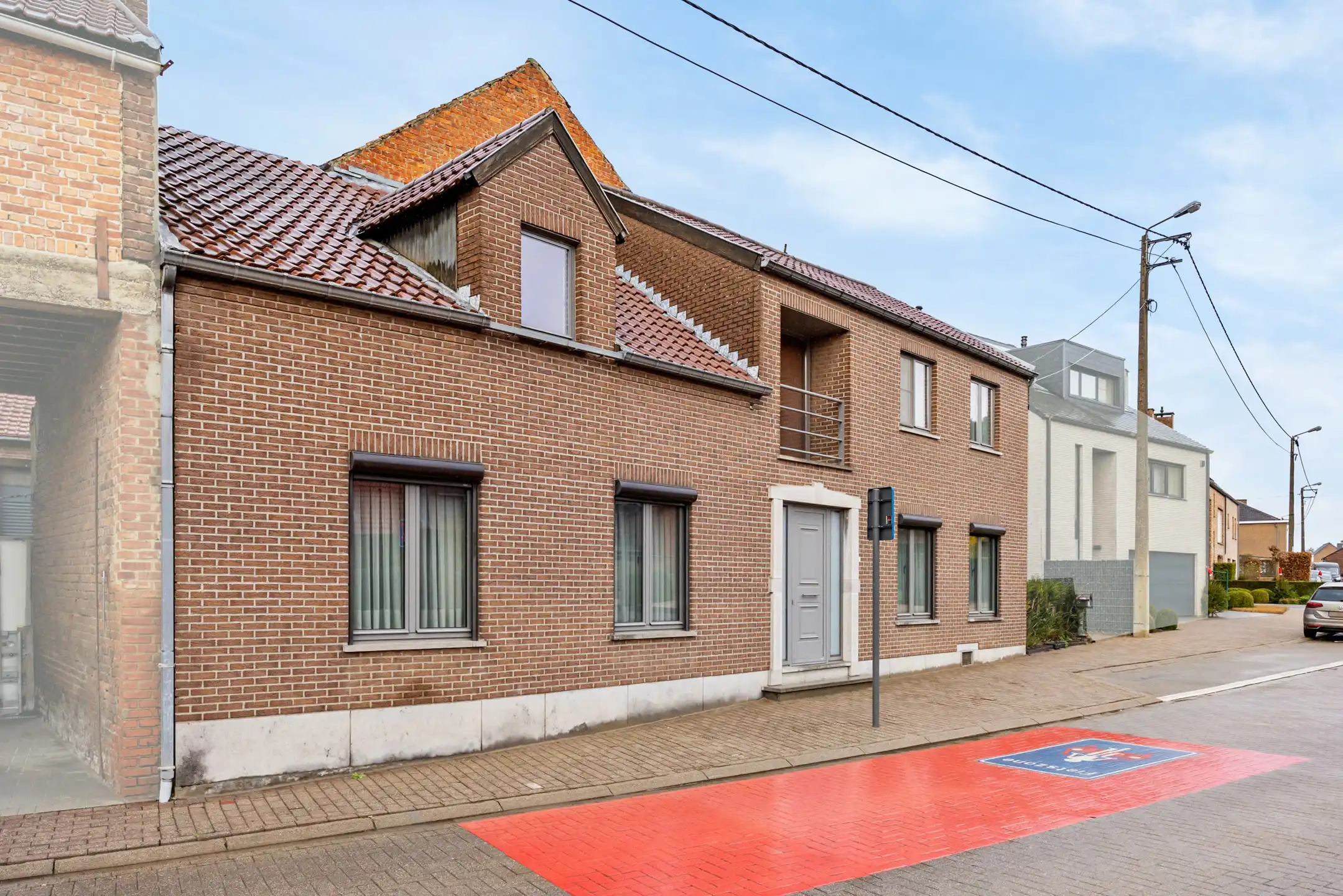 Ruime eengezinswoning met authentieke charme in Koninksem foto 2