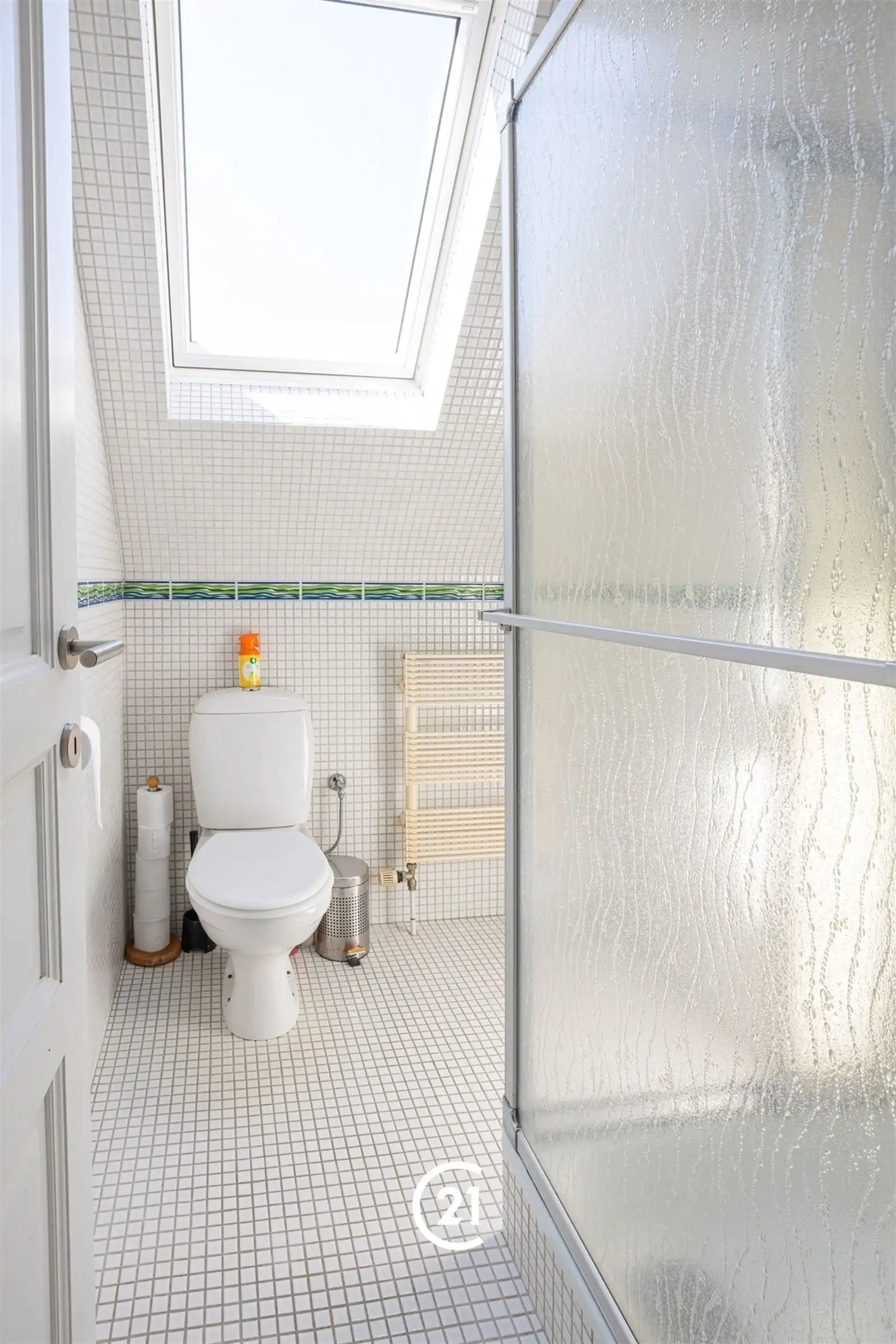 Gemeubelde en instapklare villa met tuin op toplocatie foto 23