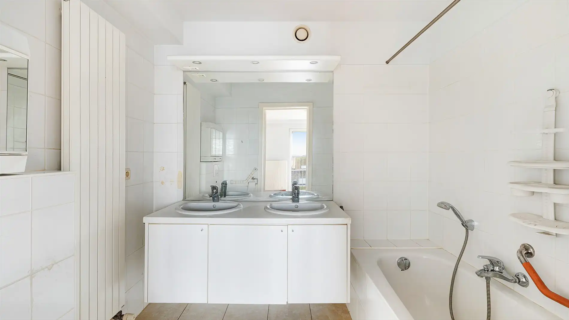 Ruim, breed appartement (105m²) te koop foto 18