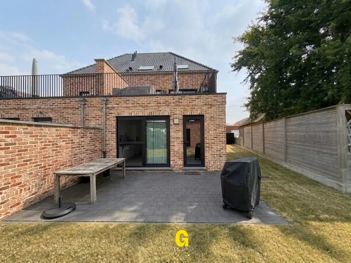 Knap afgewerkt gelijkvloersappartement met 2 slaapkamers, ruim terras en tuintje met tuinberging foto 3