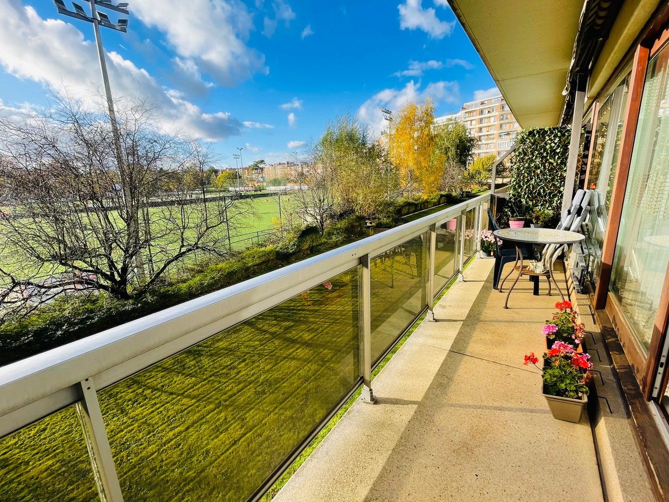 Mooi appartement gelegen in een gebouw van 1994 "residentie Tennis Garden II" foto 2