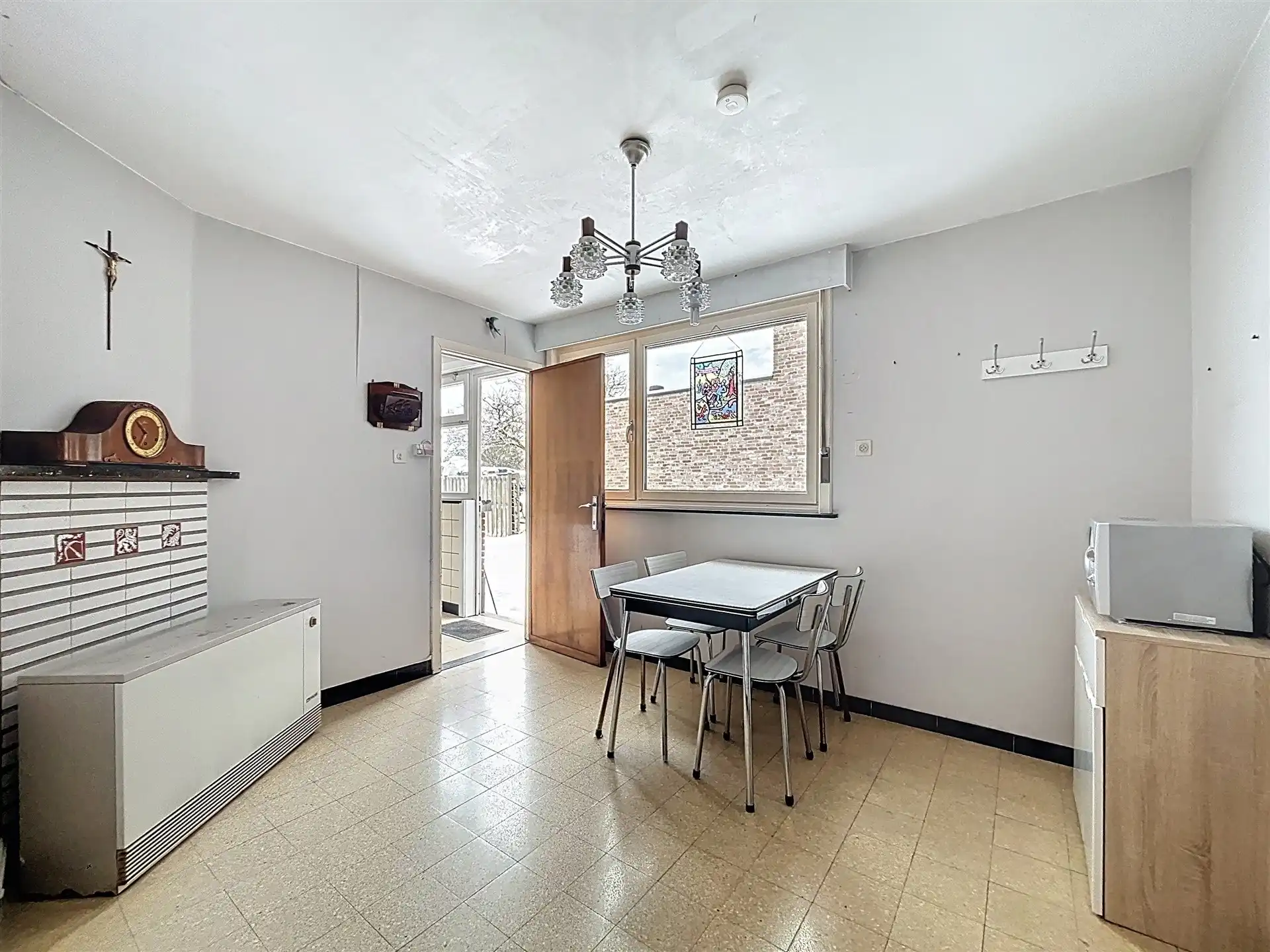 te renoveren gezinswoning  met 4 slaapkamers en mogelijkheid tot uitbreiding op perceel van 527m² foto 5