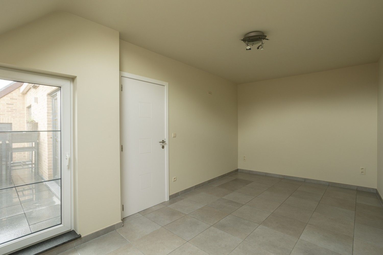 DUPLEXAPPARTEMENT MET 3 SLAAPKAMERS EN PARKEERPLAATS IN HET CENTRUM VAN BILZEN foto 9