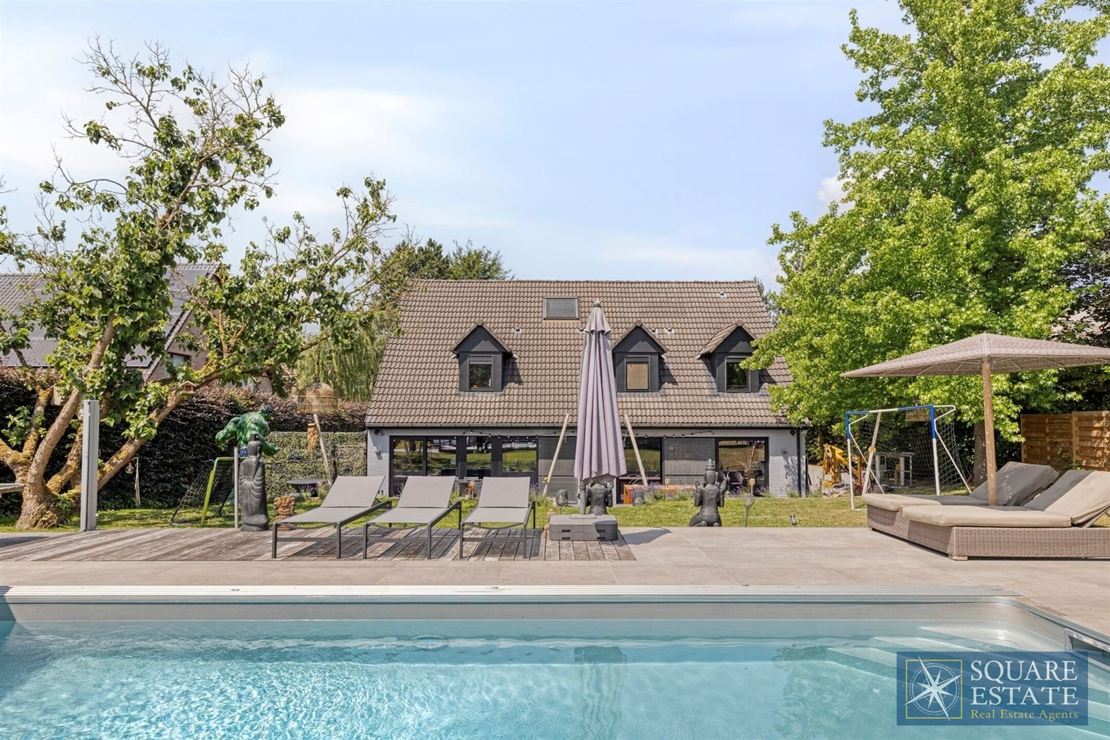 Wemmel, ruime en volledig gerenoveerde villa met 4 slaapkamers. foto {{pictureIndex}}