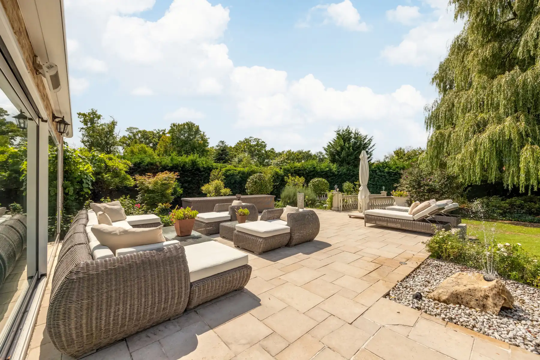 Exclusieve laagbouwvilla met binnen-en buitenzwembad foto 25