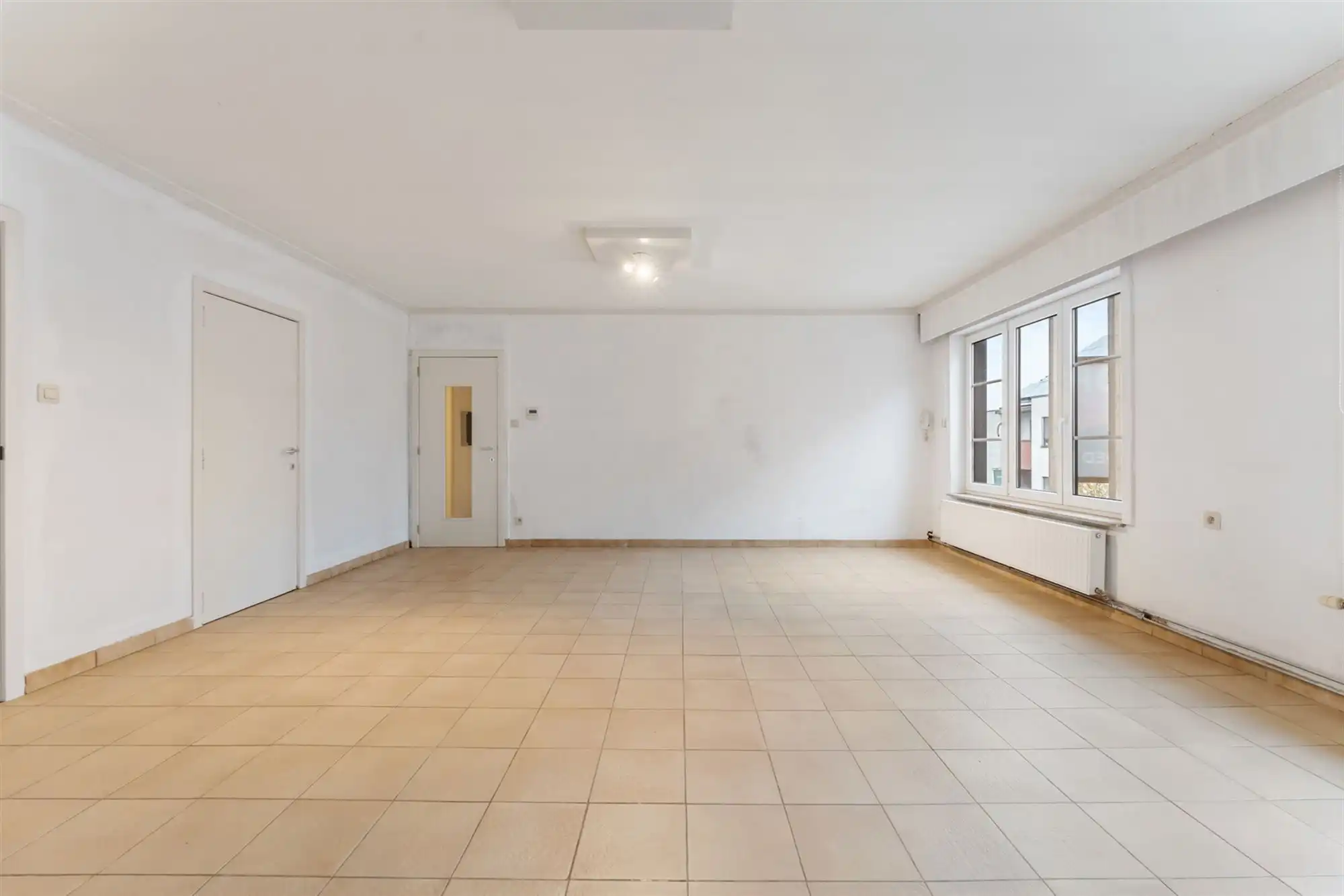 VERNIEUWD APPARTEMENT MET 2 SLAAPKAMERS PAL IN HET CENTRUM VAN BERINGEN foto 6